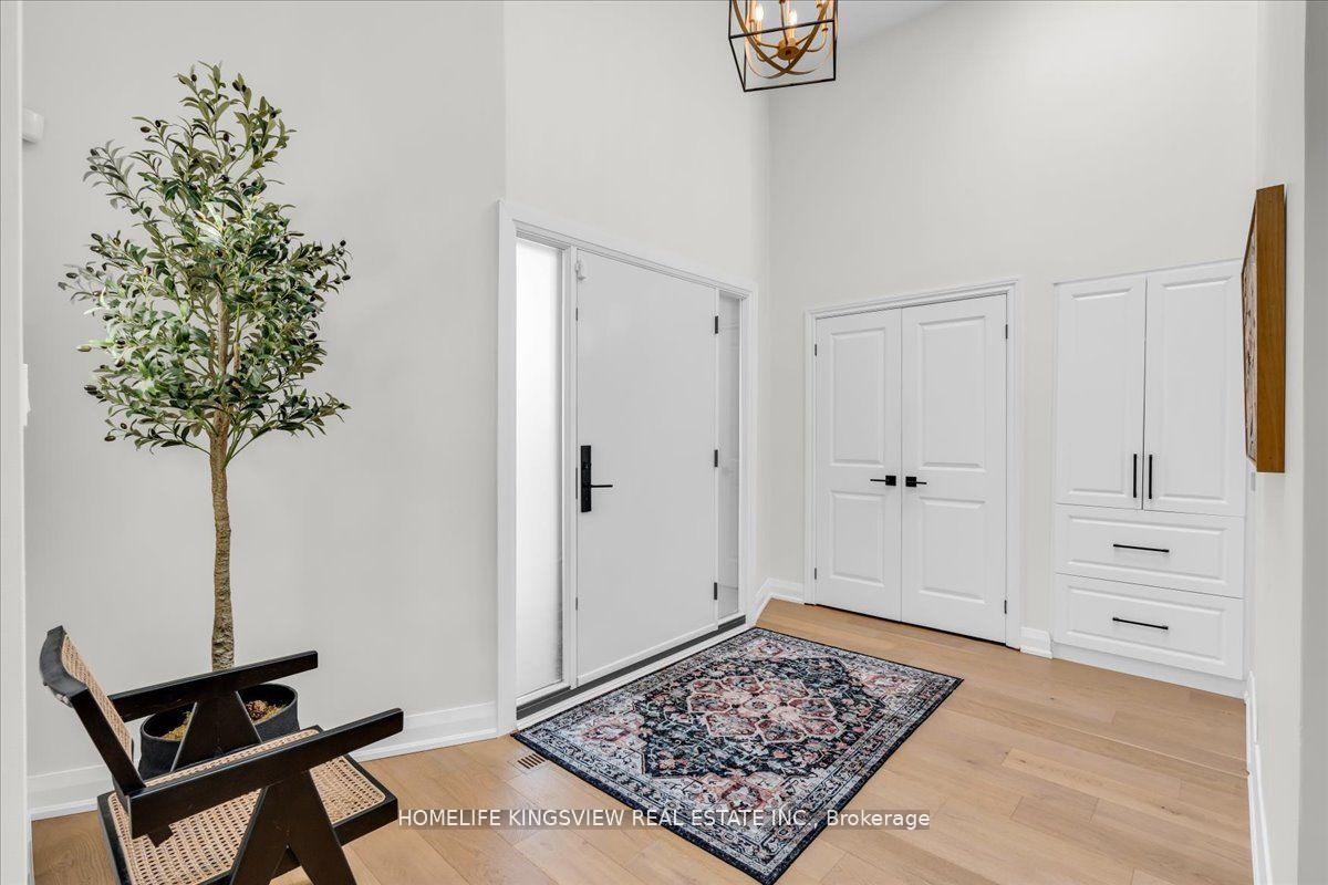 Photo 2 of 25 Sylvadene Parkway, Vaughan, East Woodbridge — HOMEH