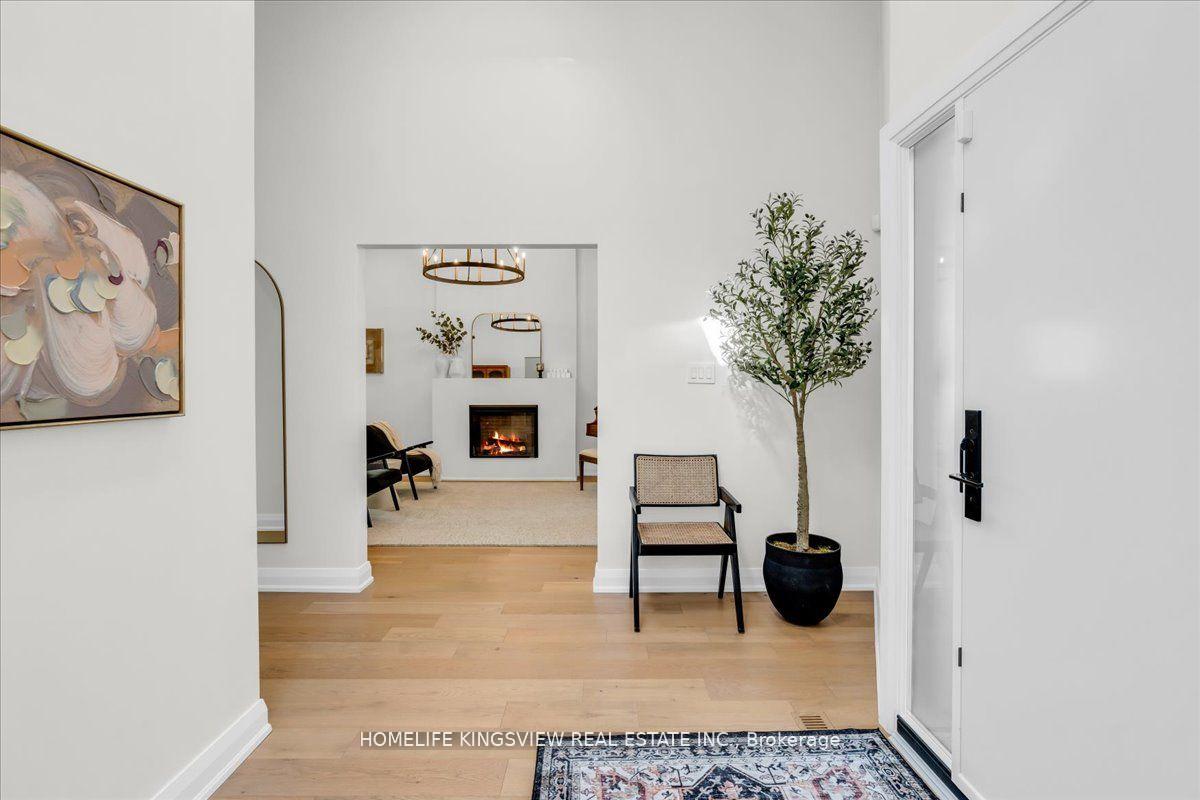 Photo 3 of 25 Sylvadene Parkway, Vaughan, East Woodbridge — HOMEH
