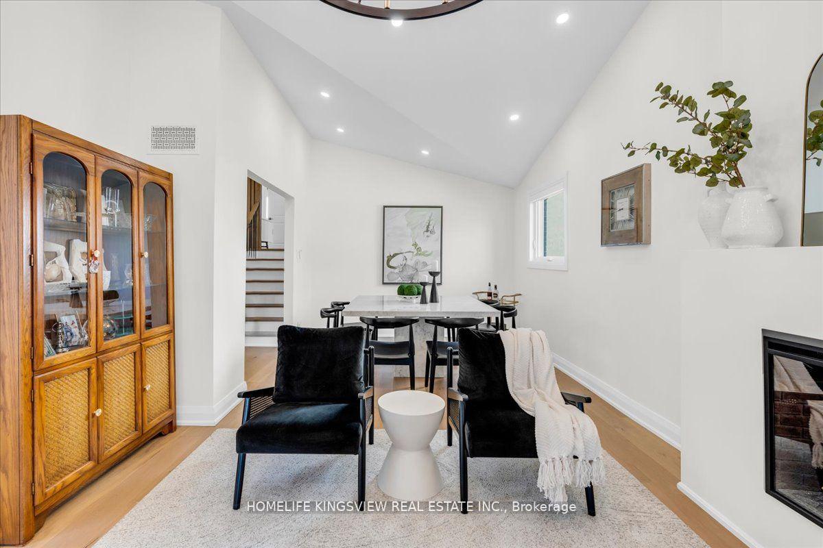 Photo 7 of 25 Sylvadene Parkway, Vaughan, East Woodbridge — HOMEH