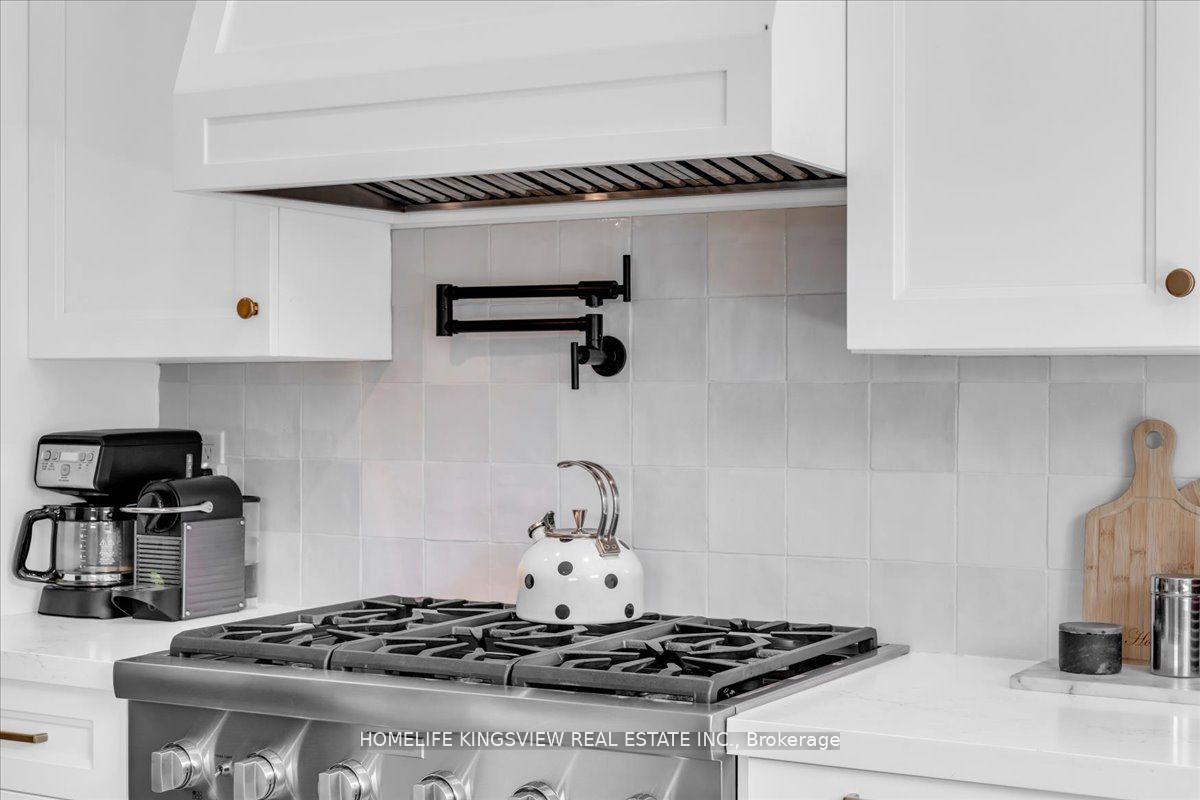 Photo 13 of 25 Sylvadene Parkway, Vaughan, East Woodbridge — HOMEH