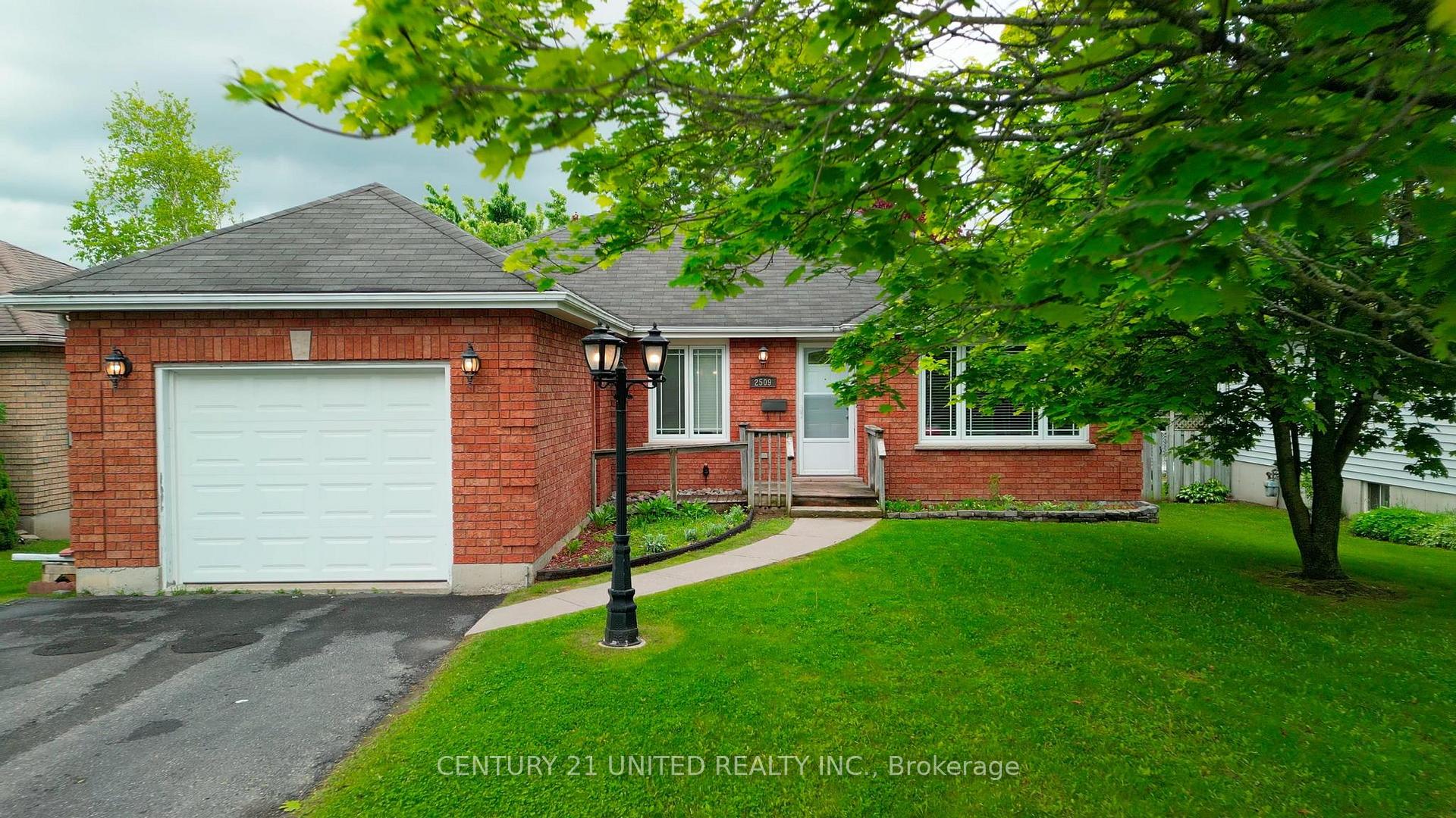 Photo 2 of 2509 Marsdale Drive, Peterborough, Ashburnham Ward 4 — HOMEH
