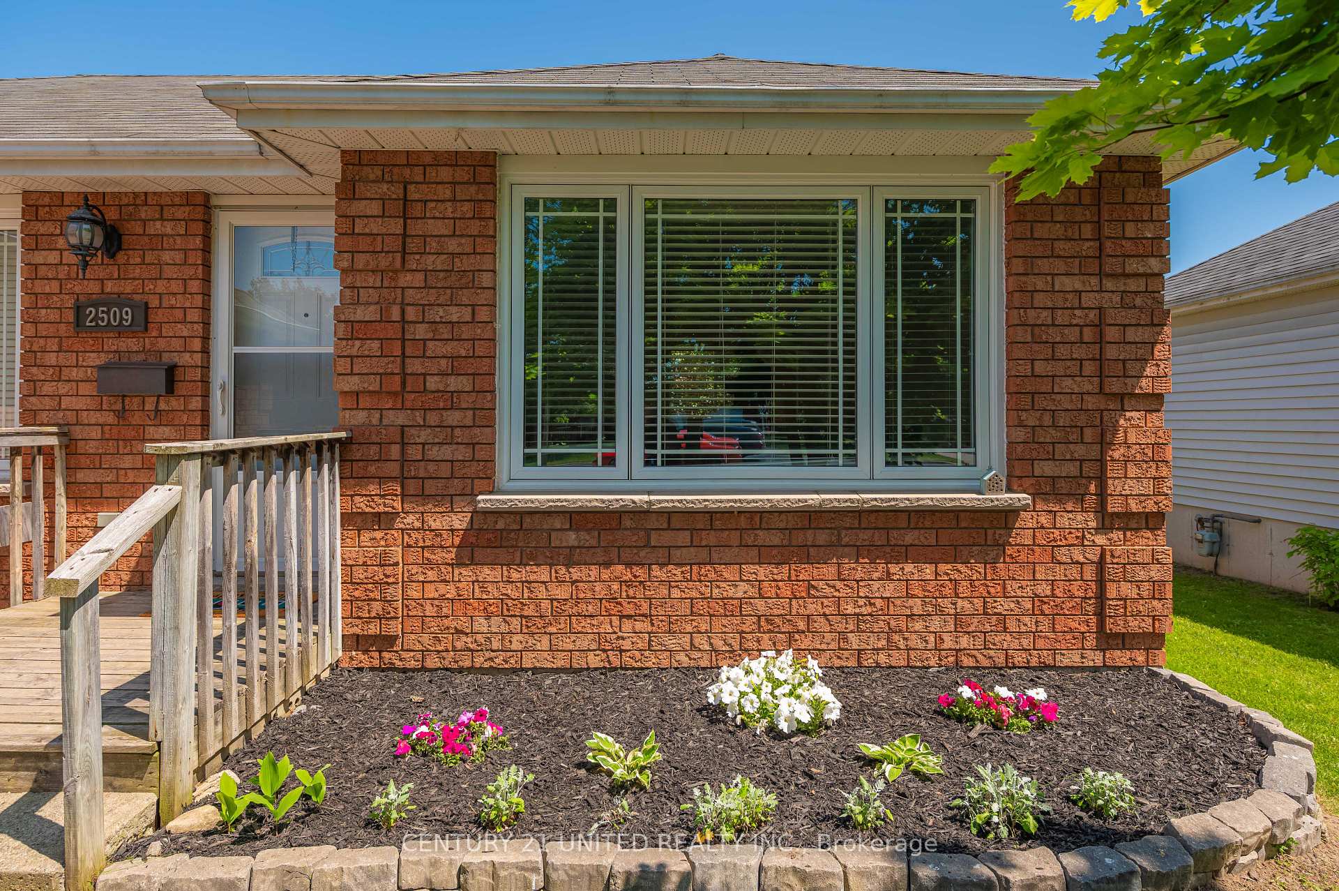 Photo 3 of 2509 Marsdale Drive, Peterborough, Ashburnham Ward 4 — HOMEH
