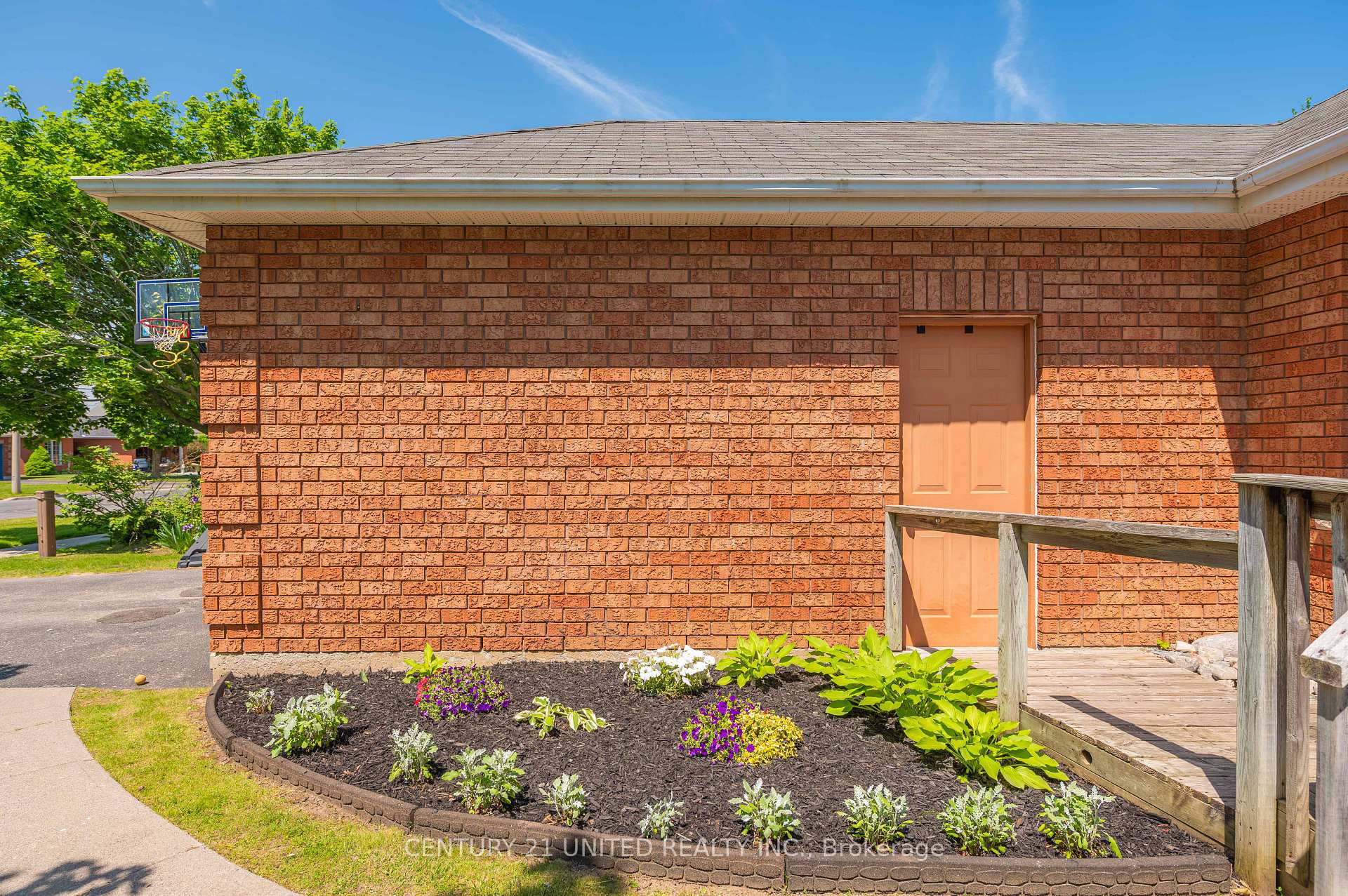 Photo 4 of 2509 Marsdale Drive, Peterborough, Ashburnham Ward 4 — HOMEH
