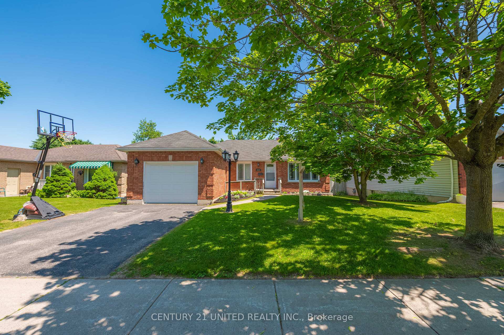 Photo 5 of 2509 Marsdale Drive, Peterborough, Ashburnham Ward 4 — HOMEH
