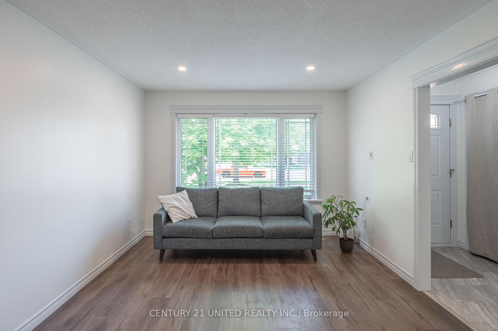 Photo 6 of 2509 Marsdale Drive, Peterborough, Ashburnham Ward 4 — HOMEH