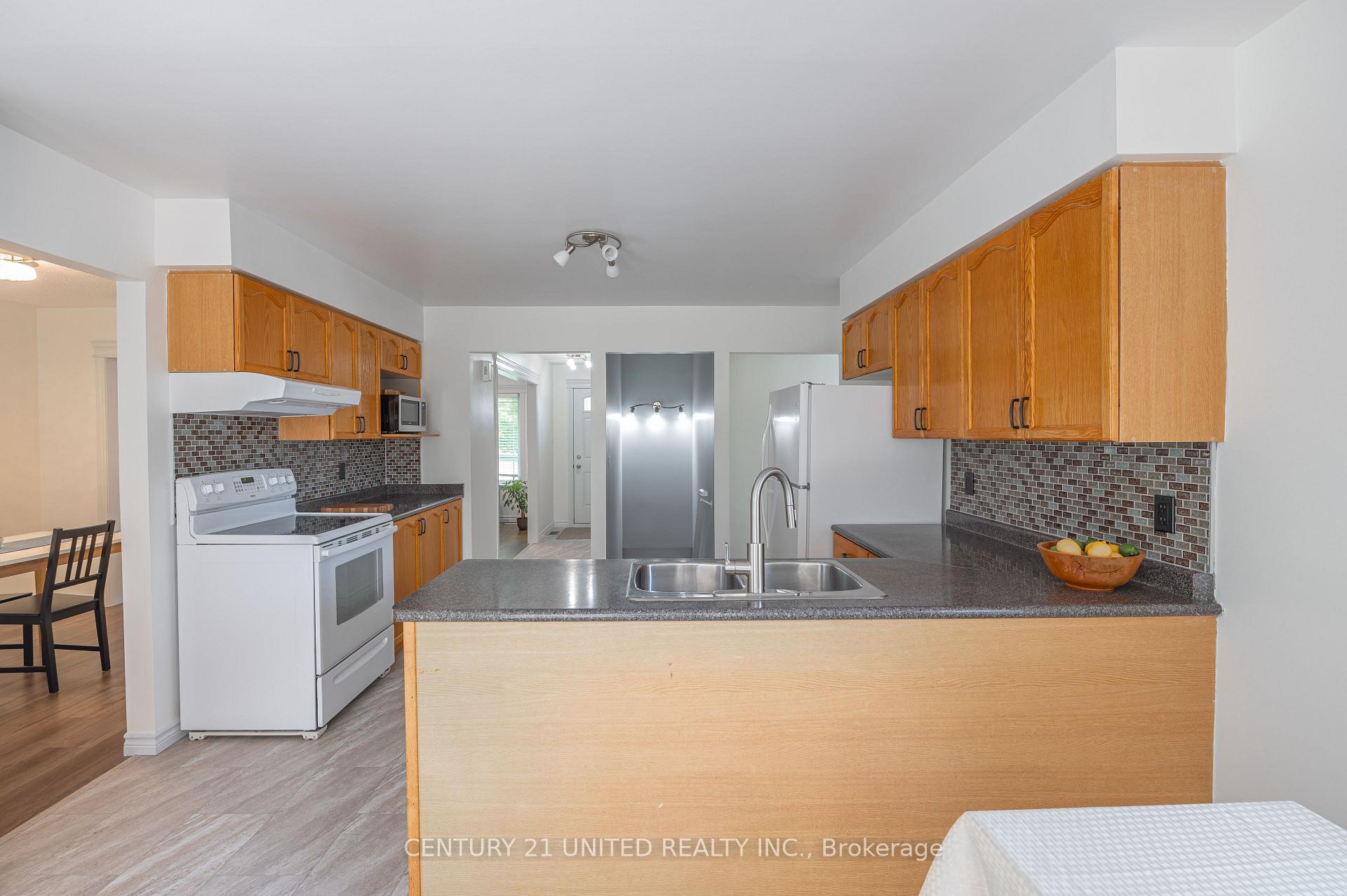 Photo 8 of 2509 Marsdale Drive, Peterborough, Ashburnham Ward 4 — HOMEH