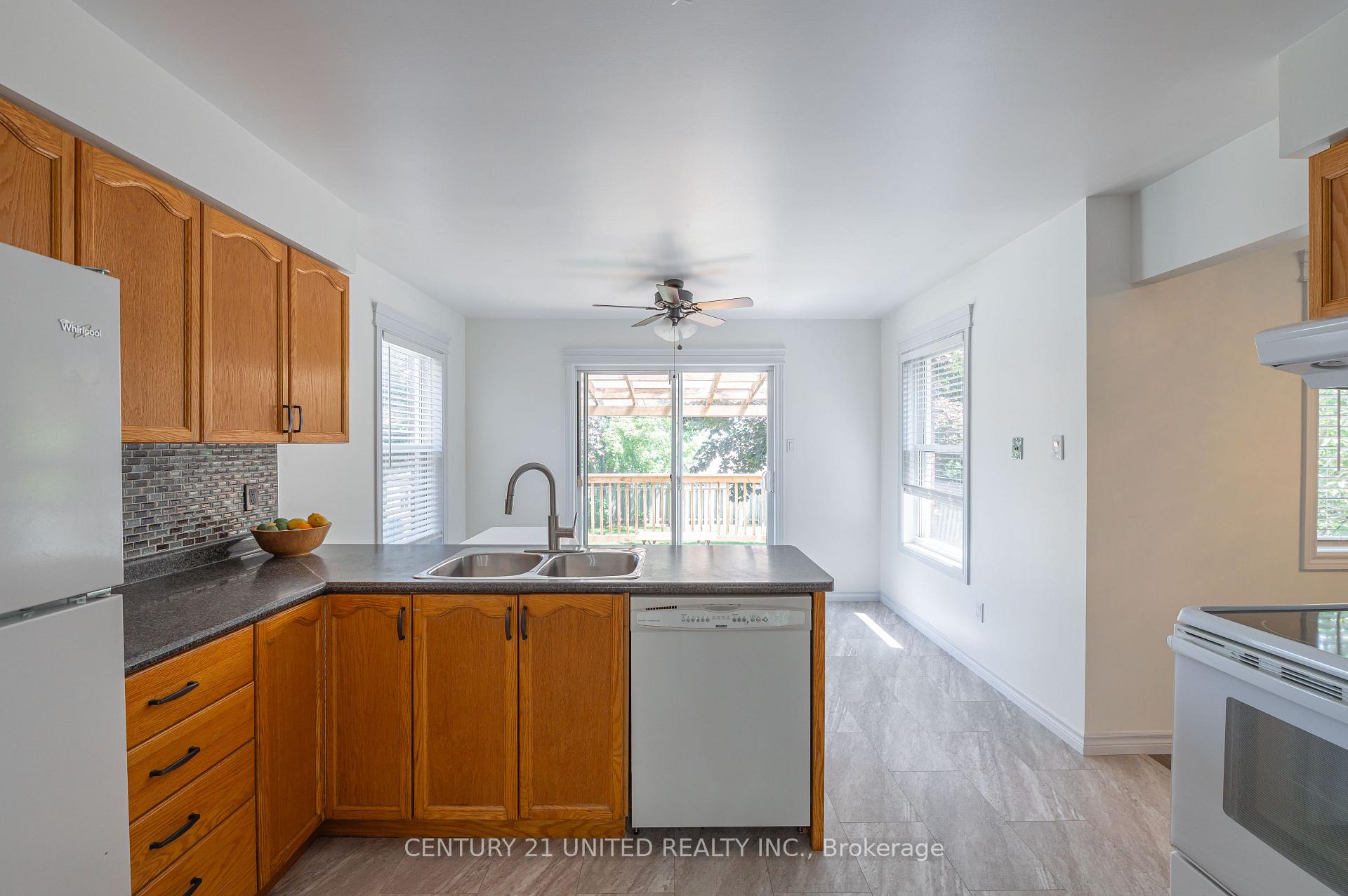 Photo 9 of 2509 Marsdale Drive, Peterborough, Ashburnham Ward 4 — HOMEH