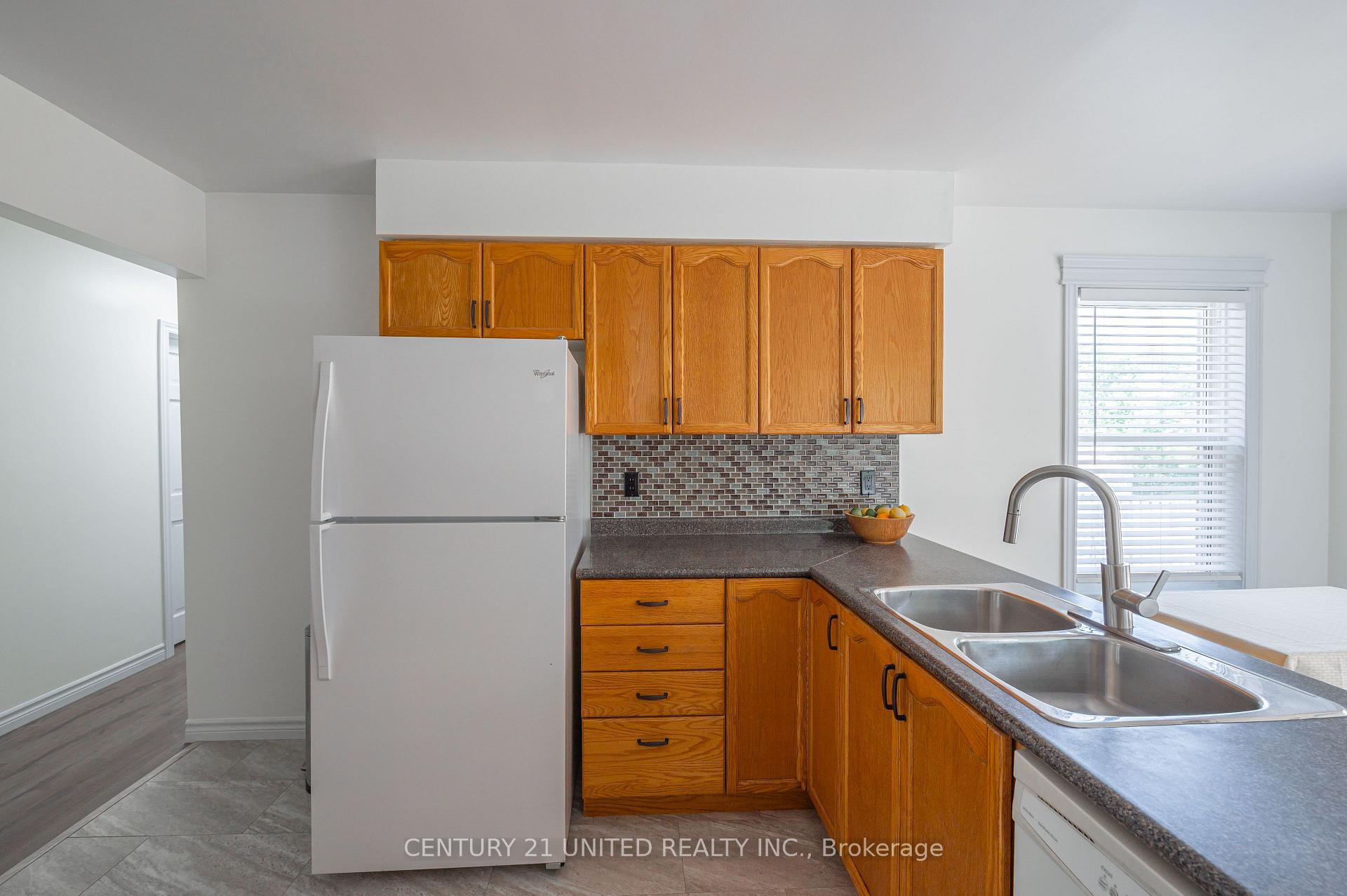 Photo 10 of 2509 Marsdale Drive, Peterborough, Ashburnham Ward 4 — HOMEH