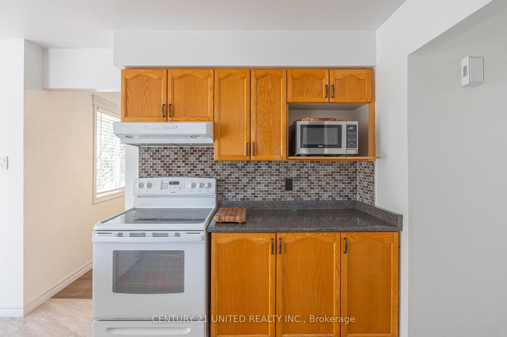Photo 11 of 2509 Marsdale Drive, Peterborough, Ashburnham Ward 4 — HOMEH
