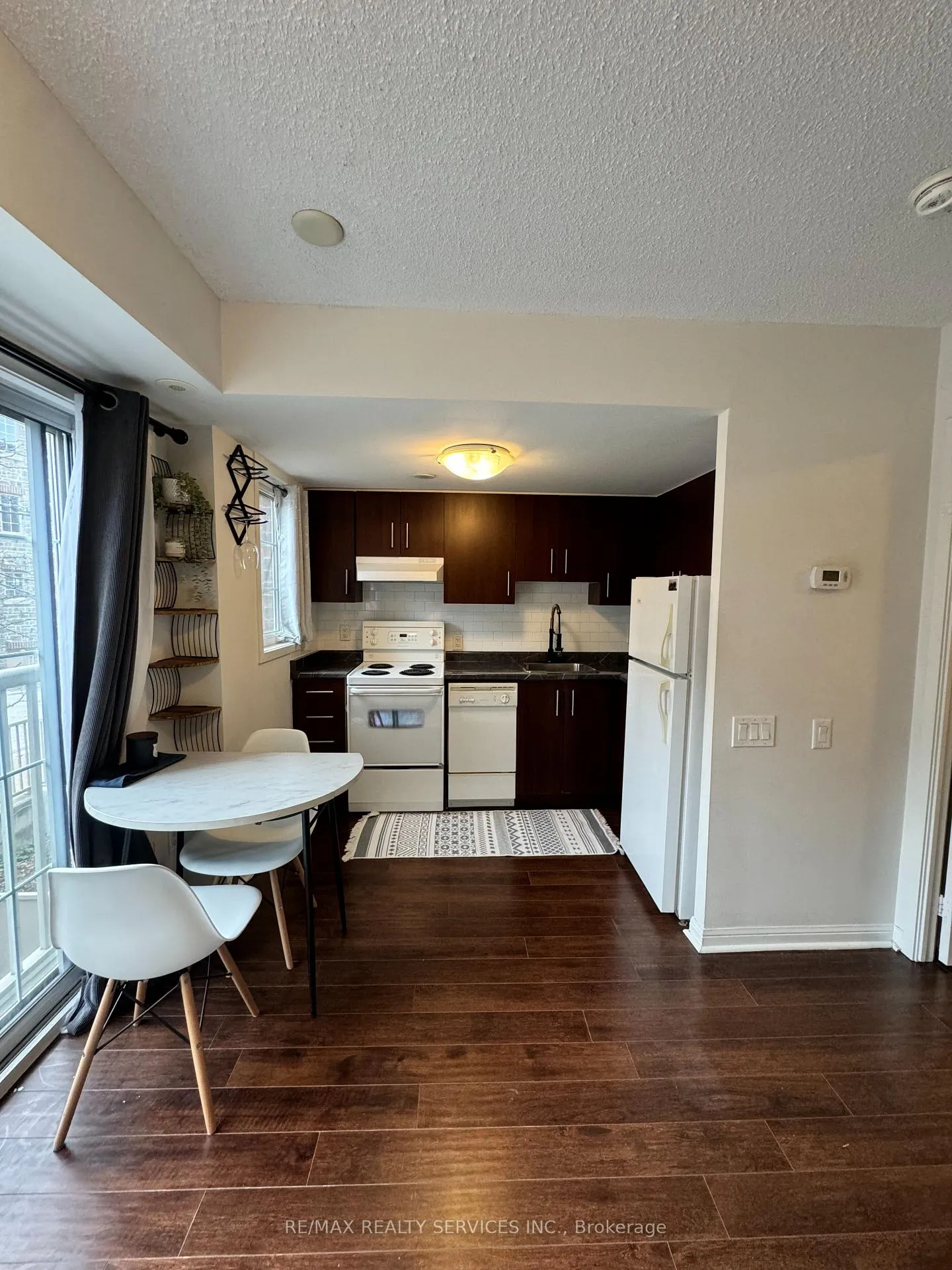 Photo 3 of Unit 94, 9 Windermere Avenue, Toronto, High Park-Swansea — HOMEH