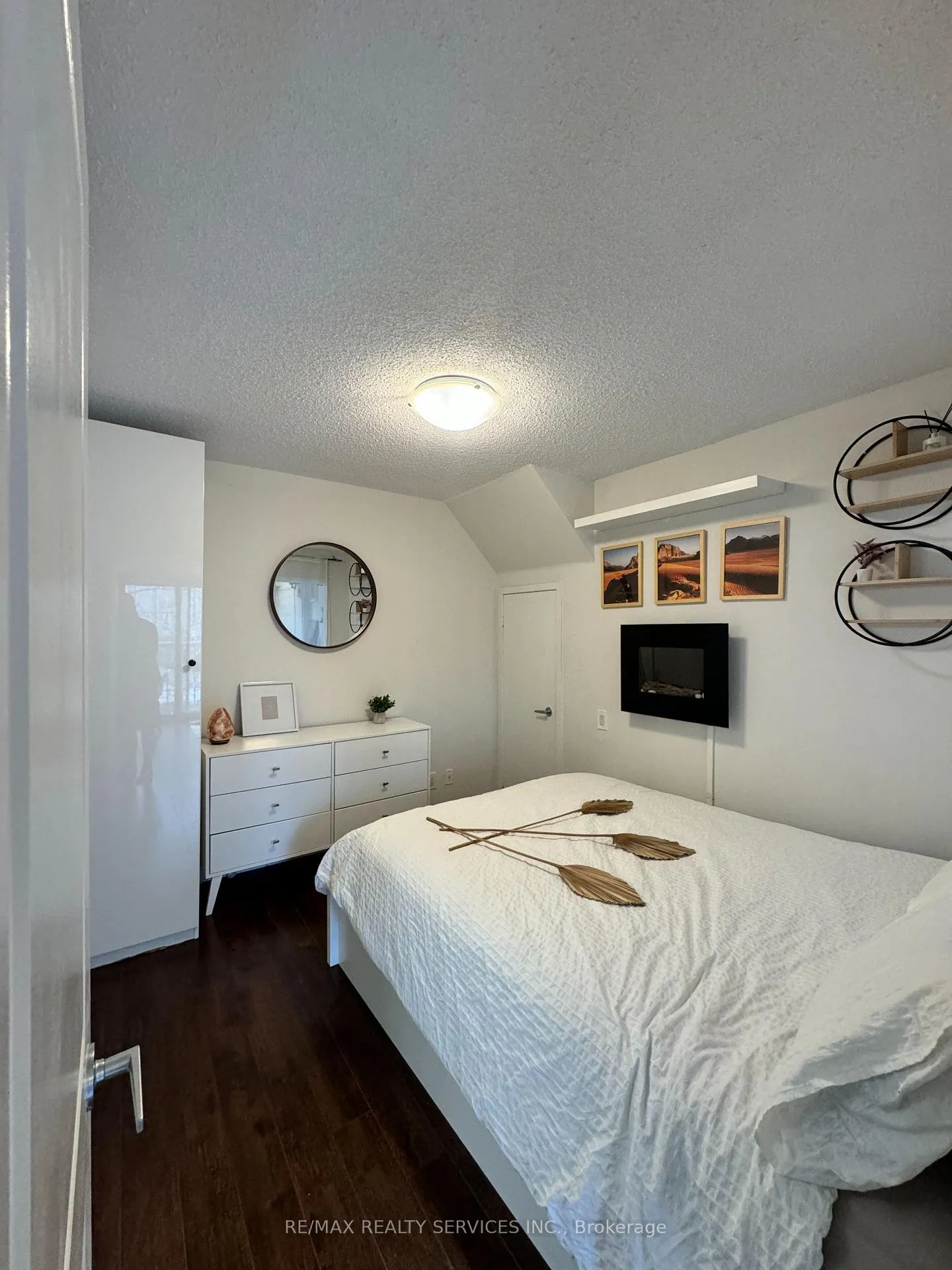 Photo 6 of Unit 94, 9 Windermere Avenue, Toronto, High Park-Swansea — HOMEH