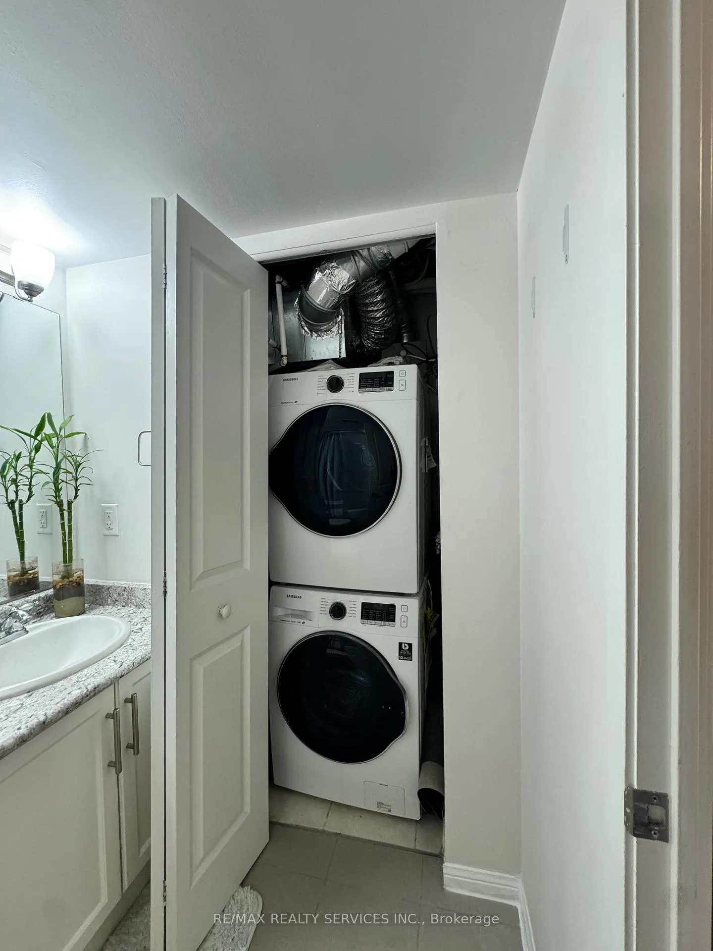 Photo 8 of Unit 94, 9 Windermere Avenue, Toronto, High Park-Swansea — HOMEH