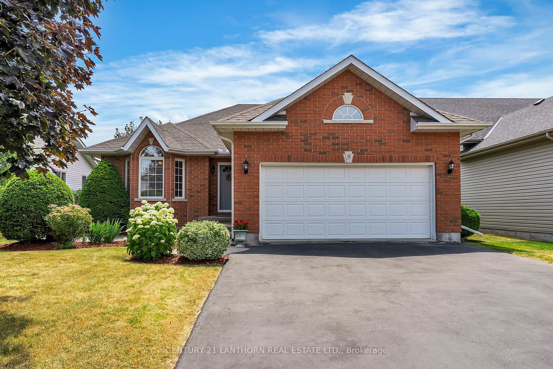 Photo 1 of 5 Finch Drive, Belleville, Belleville Ward — HOMEH