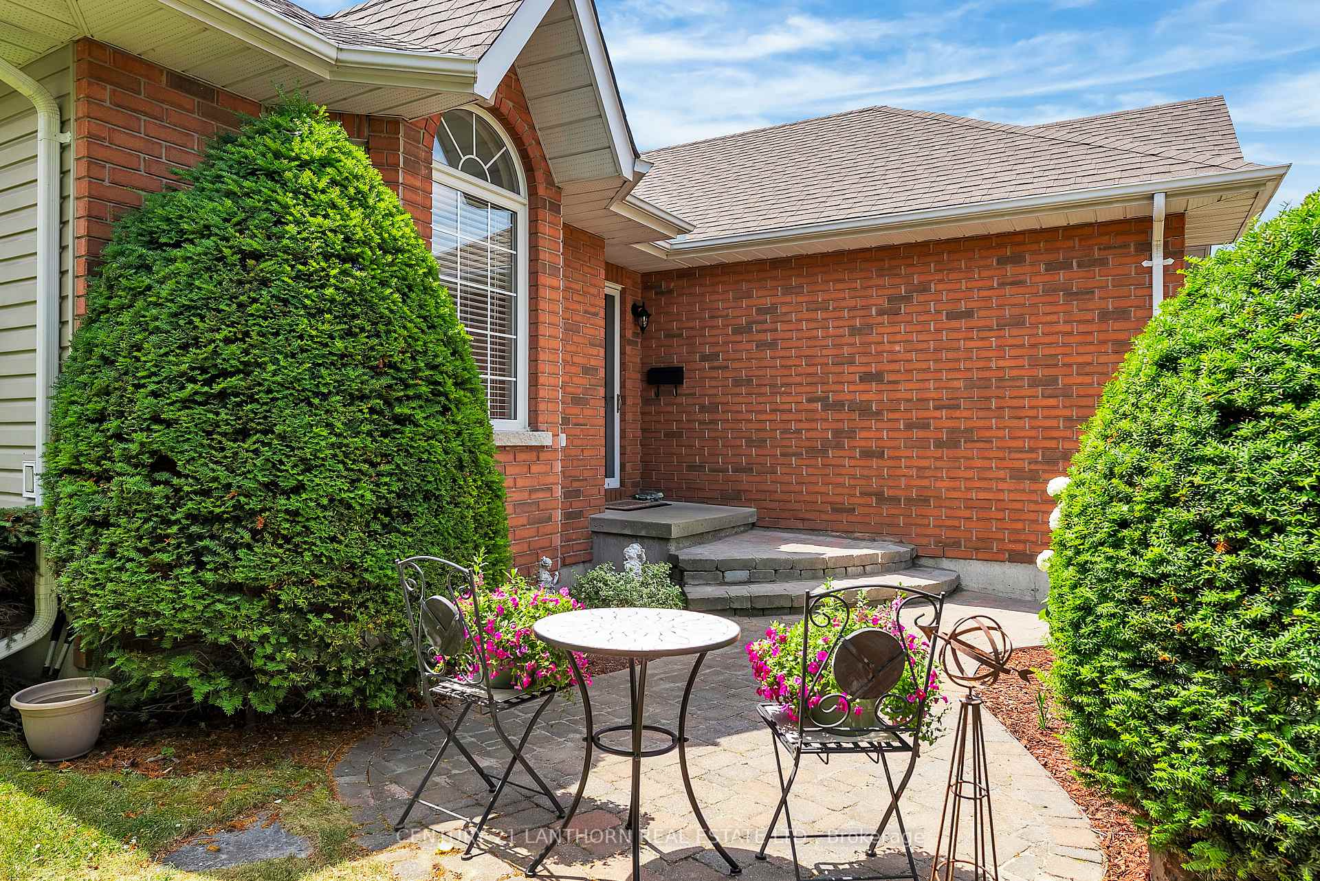 Photo 3 of 5 Finch Drive, Belleville, Belleville Ward — HOMEH