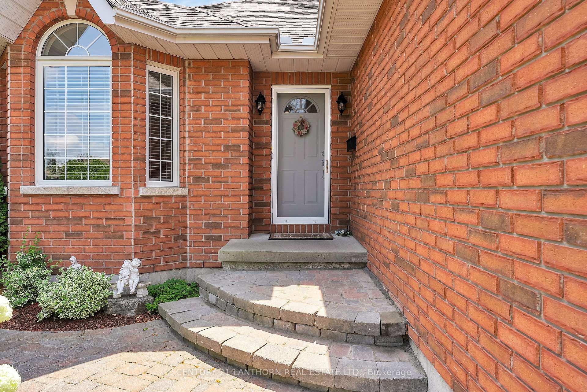 Photo 4 of 5 Finch Drive, Belleville, Belleville Ward — HOMEH