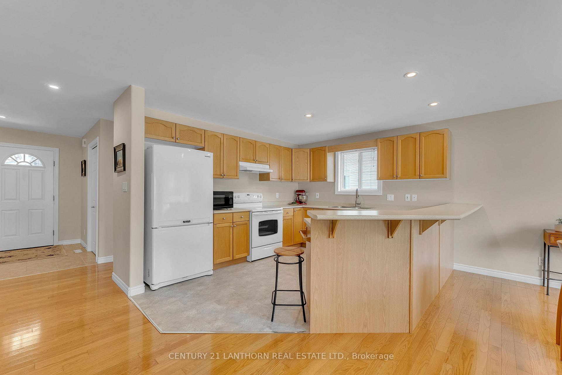 Photo 8 of 5 Finch Drive, Belleville, Belleville Ward — HOMEH