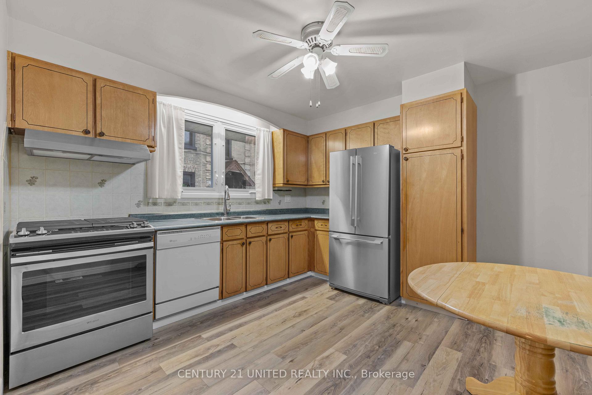 Photo 10 of 744 Water Street, Peterborough, Northcrest Ward 5 — HOMEH
