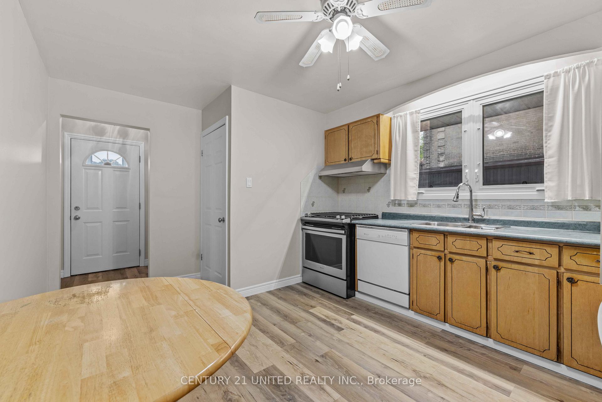 Photo 12 of 744 Water Street, Peterborough, Northcrest Ward 5 — HOMEH