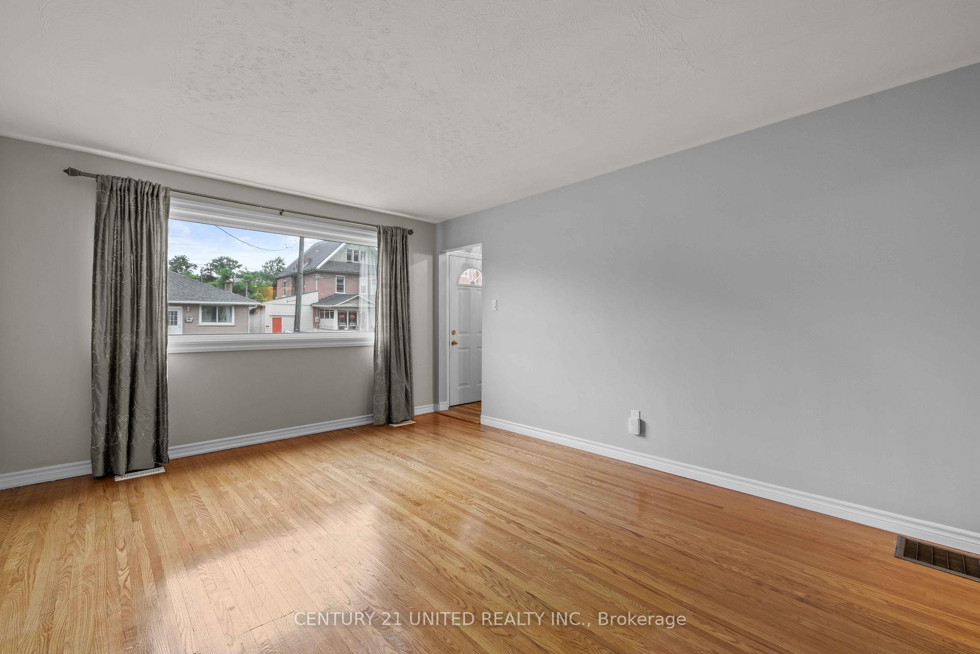 Photo 13 of 744 Water Street, Peterborough, Northcrest Ward 5 — HOMEH