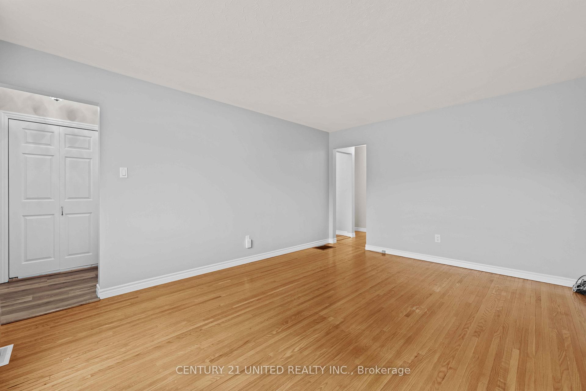 Photo 15 of 744 Water Street, Peterborough, Northcrest Ward 5 — HOMEH