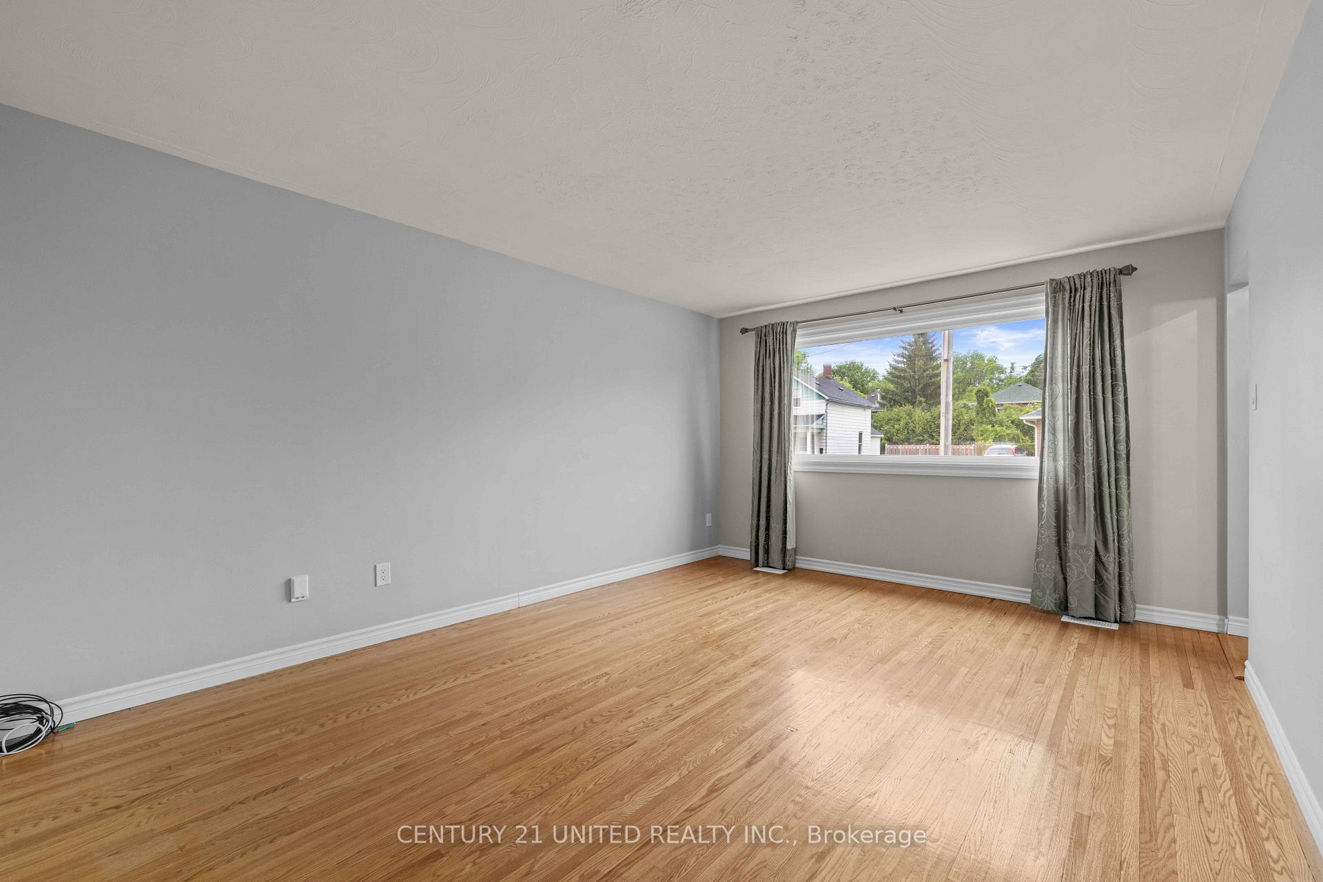 Photo 16 of 744 Water Street, Peterborough, Northcrest Ward 5 — HOMEH