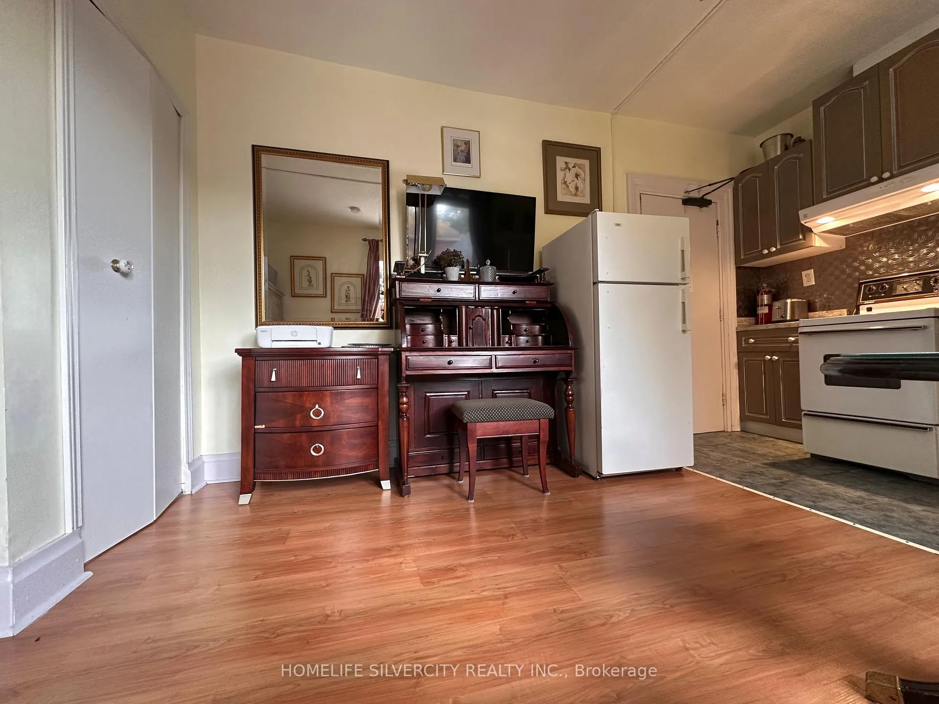 Photo 15 of Unit 4, 50 Nelson Street W, Brampton, Downtown Brampton — HOMEH