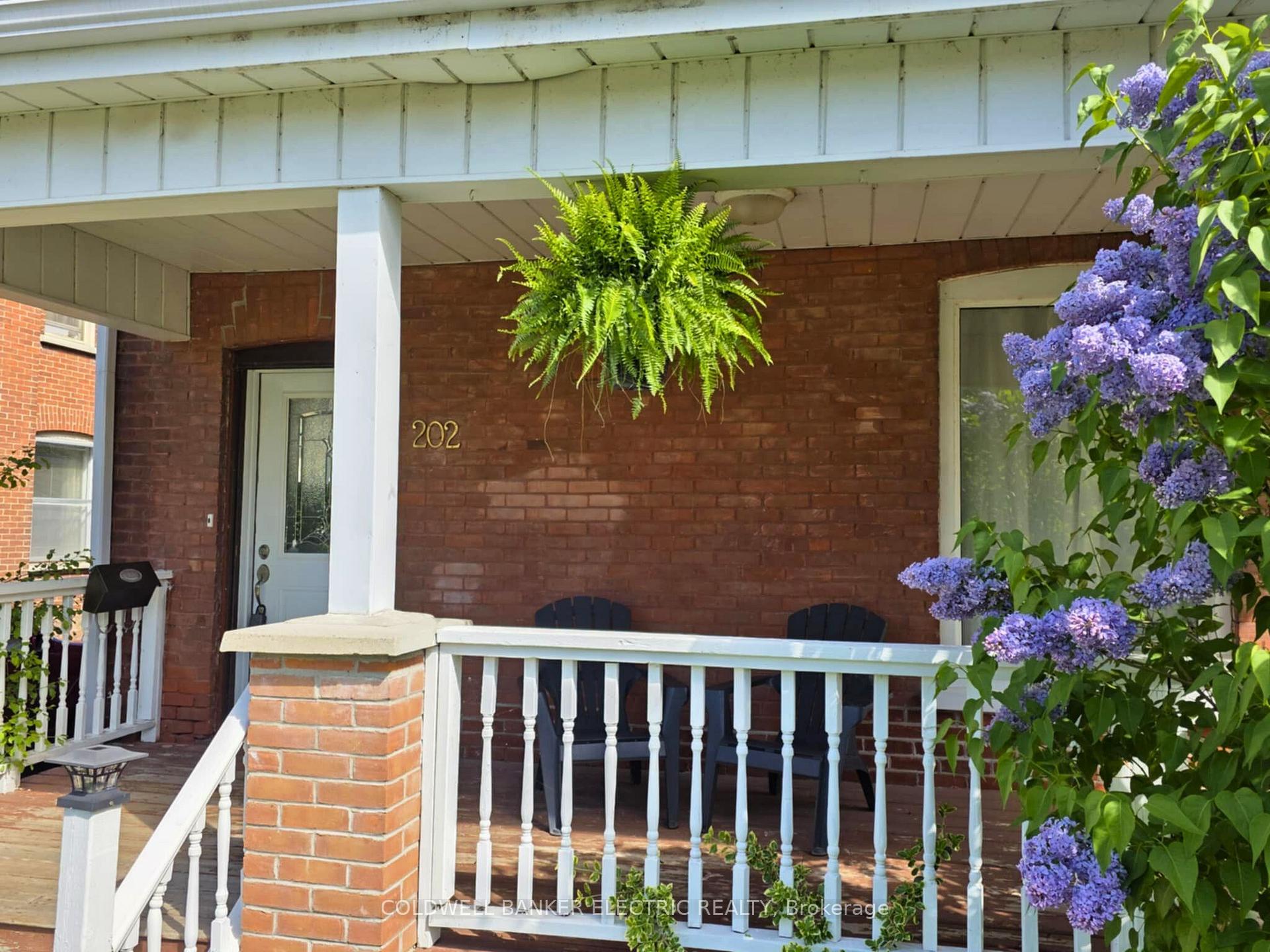 Photo 2 of 202 Braidwood Avenue, Peterborough, Otonabee Ward 1 — HOMEH