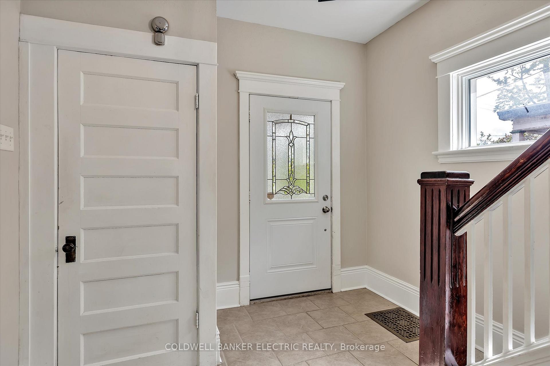 Photo 3 of 202 Braidwood Avenue, Peterborough, Otonabee Ward 1 — HOMEH