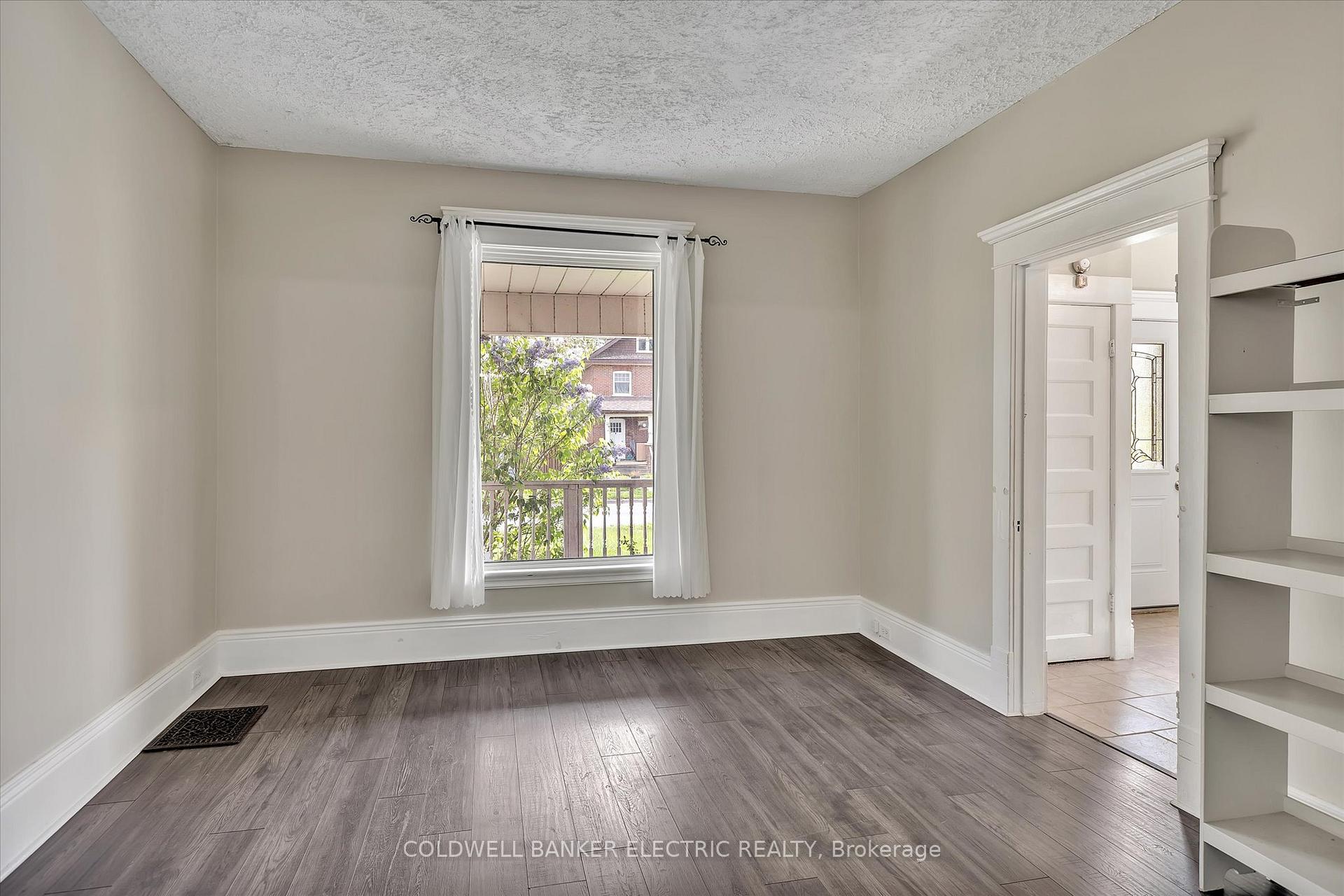 Photo 5 of 202 Braidwood Avenue, Peterborough, Otonabee Ward 1 — HOMEH