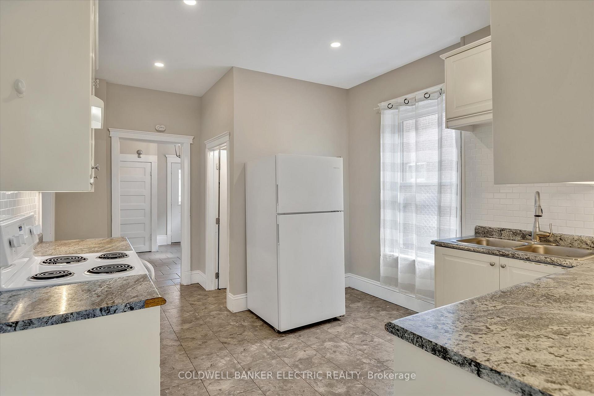 Photo 19 of 202 Braidwood Avenue, Peterborough, Otonabee Ward 1 — HOMEH