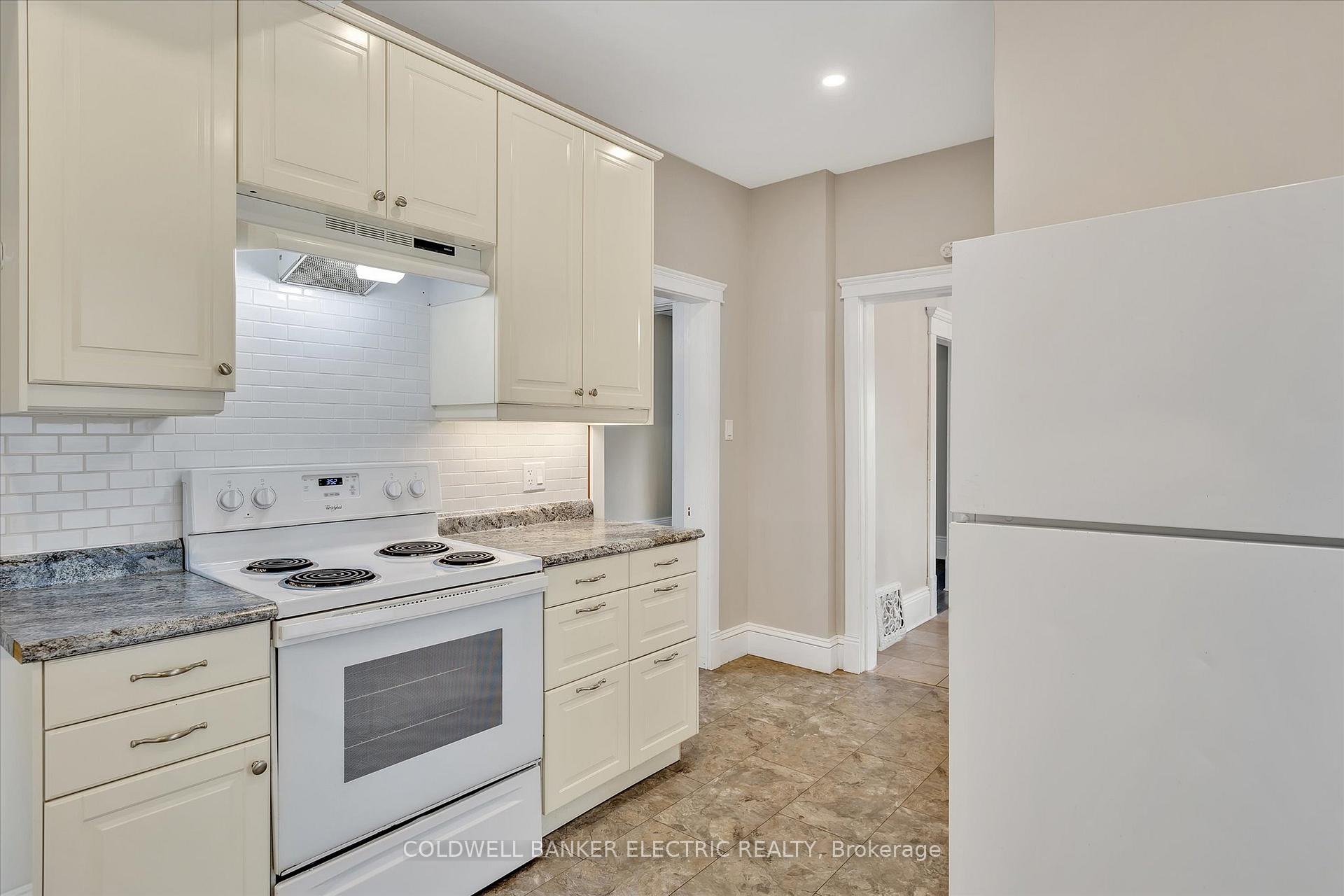 Photo 20 of 202 Braidwood Avenue, Peterborough, Otonabee Ward 1 — HOMEH