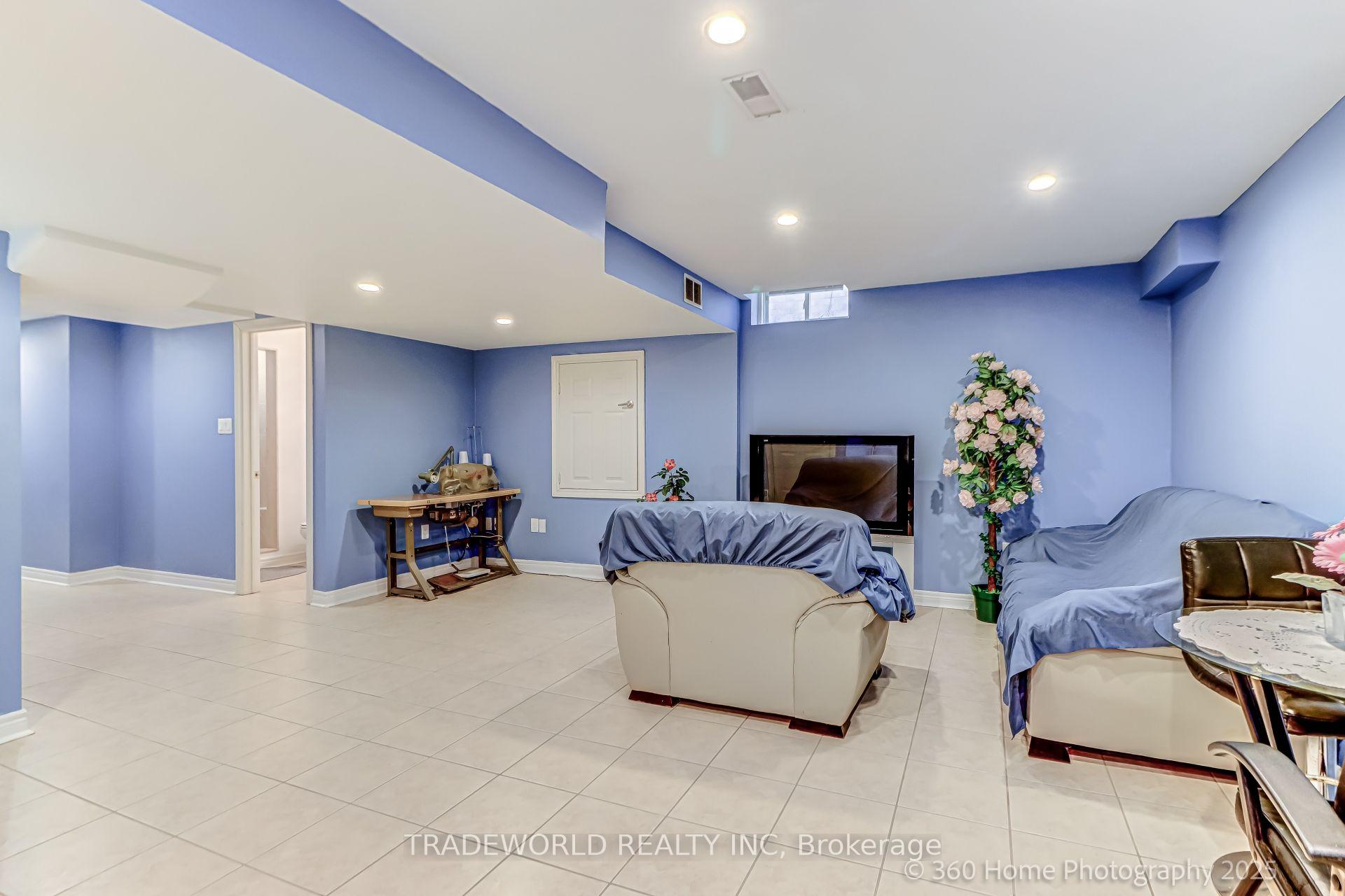 Photo 3 of 103 Comoq Avenue, Vaughan, Vellore Village — HOMEH