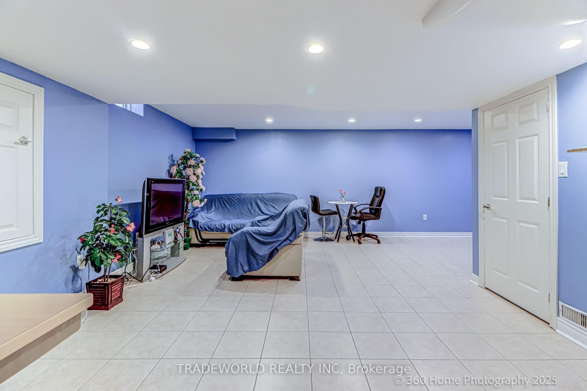 Photo 4 of 103 Comoq Avenue, Vaughan, Vellore Village — HOMEH