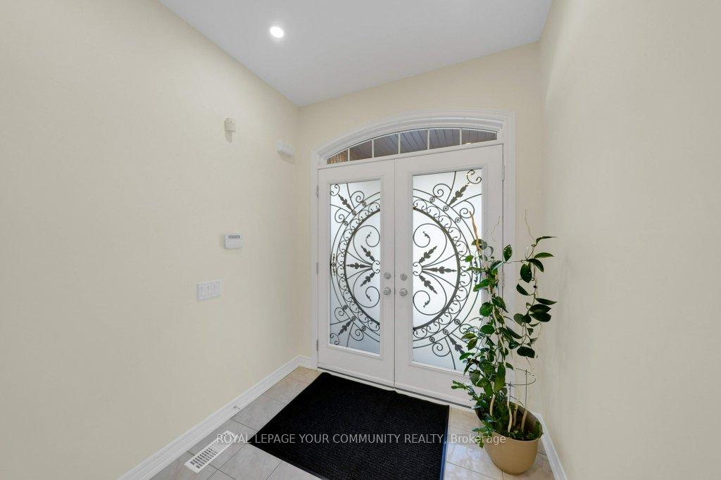 Photo 4 of 407 Lady Nadia Drive, Vaughan, Patterson — HOMEH