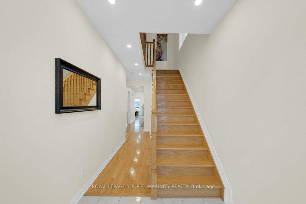 Photo 5 of 407 Lady Nadia Drive, Vaughan, Patterson — HOMEH