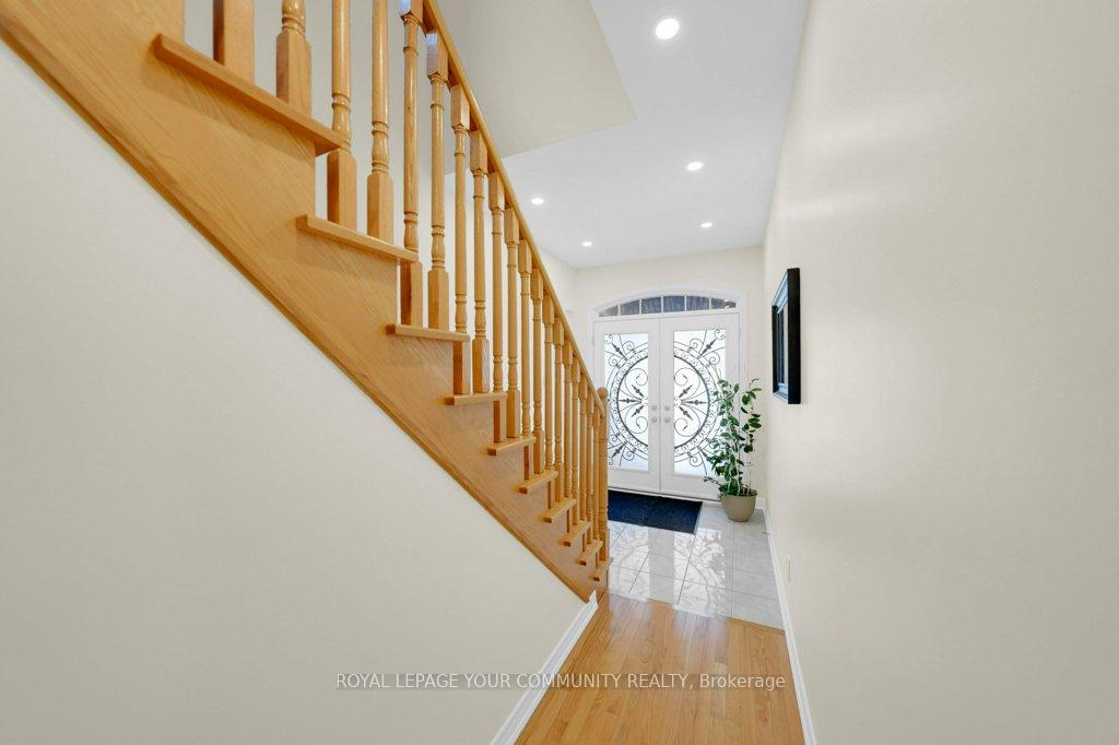 Photo 6 of 407 Lady Nadia Drive, Vaughan, Patterson — HOMEH