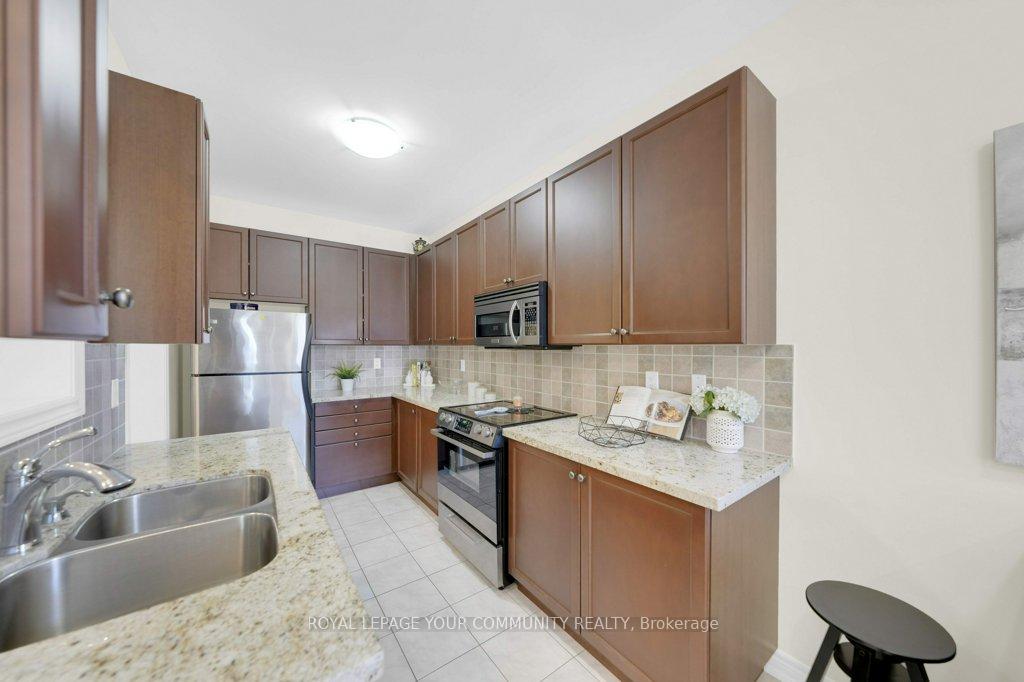 Photo 17 of 407 Lady Nadia Drive, Vaughan, Patterson — HOMEH