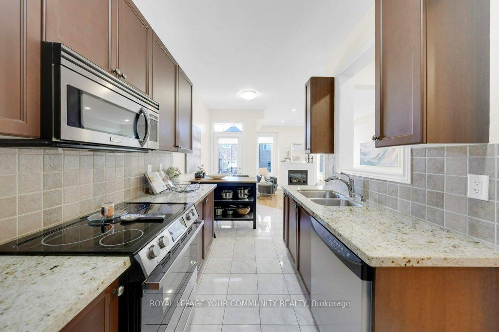 Photo 19 of 407 Lady Nadia Drive, Vaughan, Patterson — HOMEH