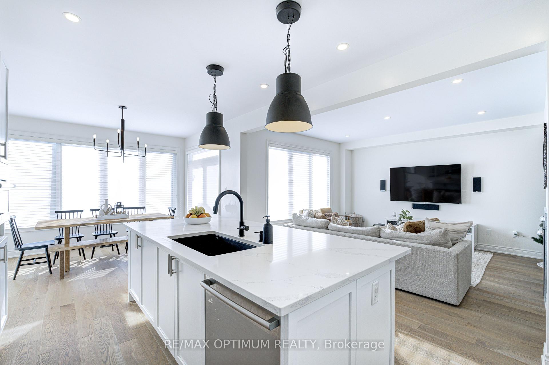 Photo 16 of 3 Mussle White Road, Brampton, Bram West — HOMEH