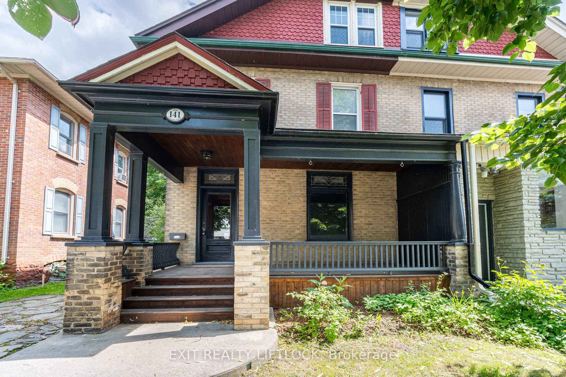 Front of 141 Hunter Street E