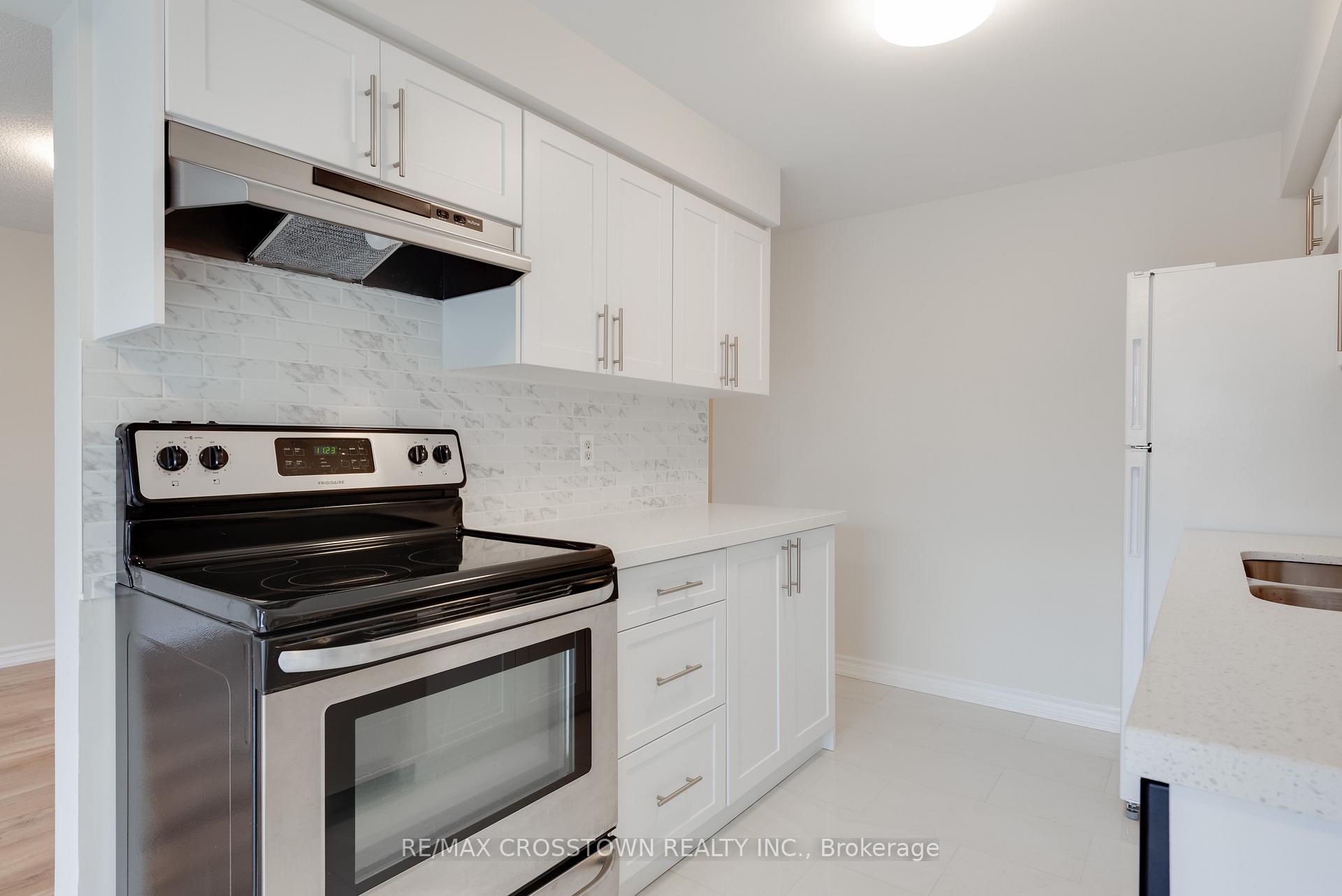 Photo 25 of 57 Lee Crescent, Barrie, Holly — HOMEH