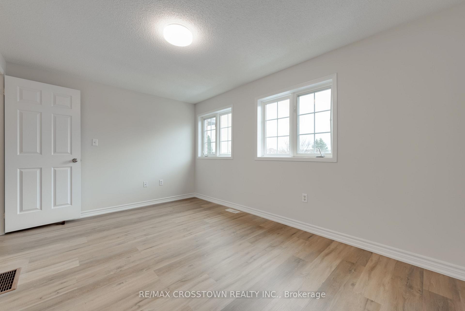 Photo 19 of 57 Lee Crescent, Barrie, Holly — HOMEH