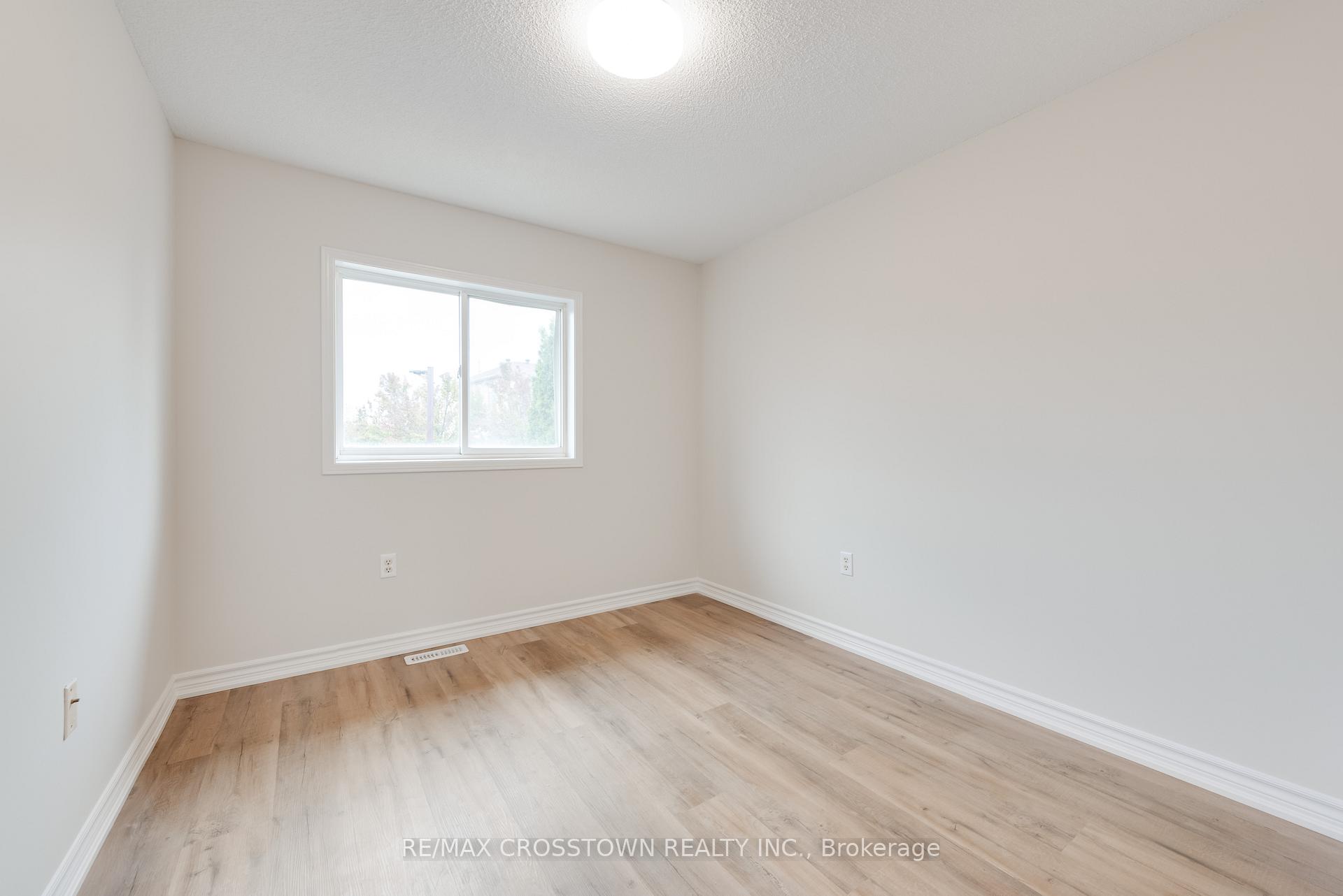 Photo 24 of 57 Lee Crescent, Barrie, Holly — HOMEH