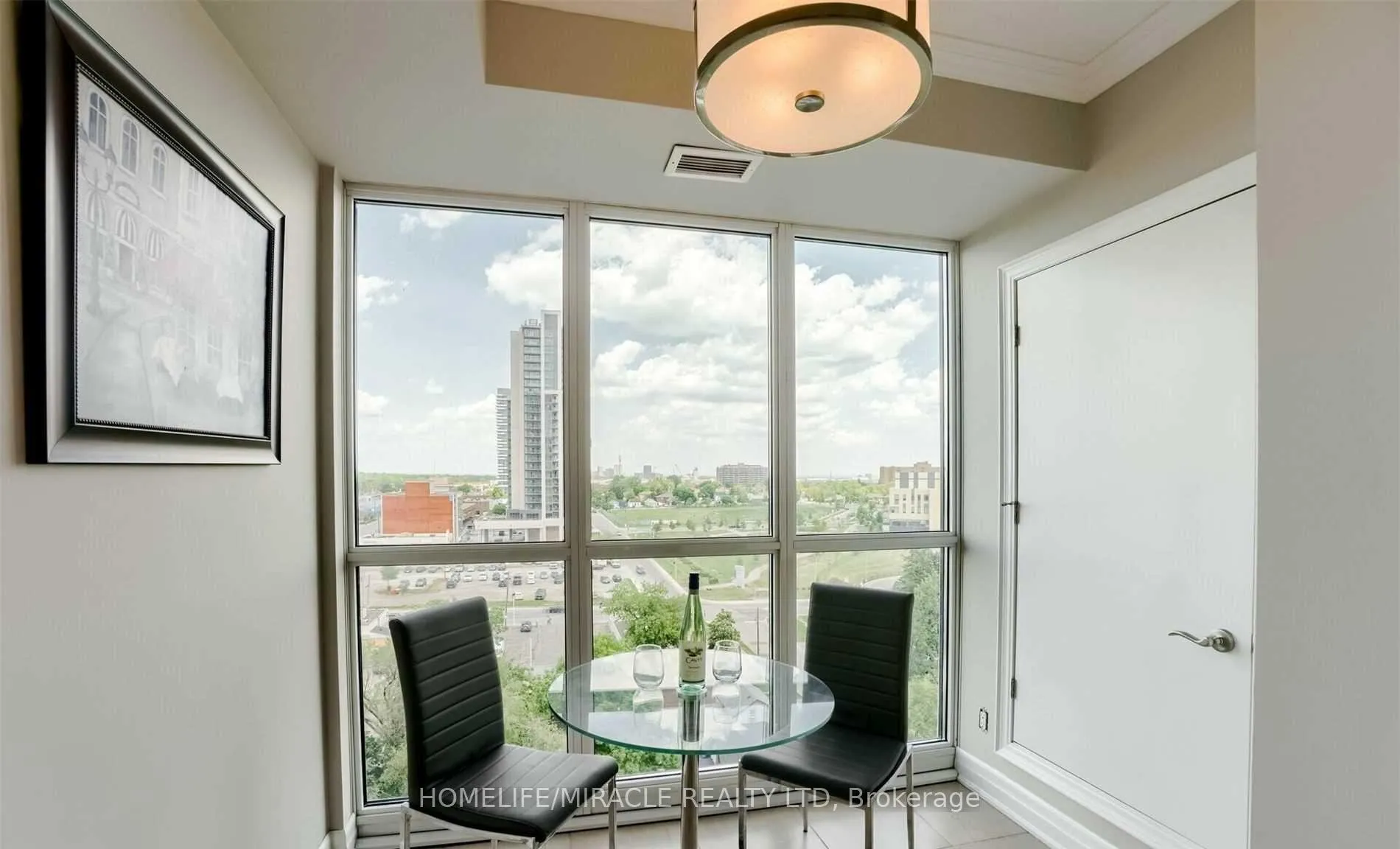 Photo 9 of Unit 1002, 100 John Street, Brampton, Downtown Brampton — HOMEH