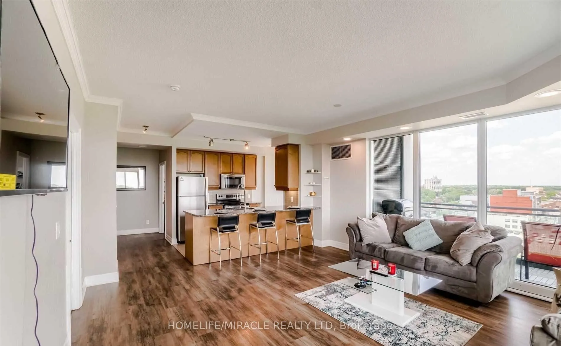 Photo 13 of Unit 1002, 100 John Street, Brampton, Downtown Brampton — HOMEH