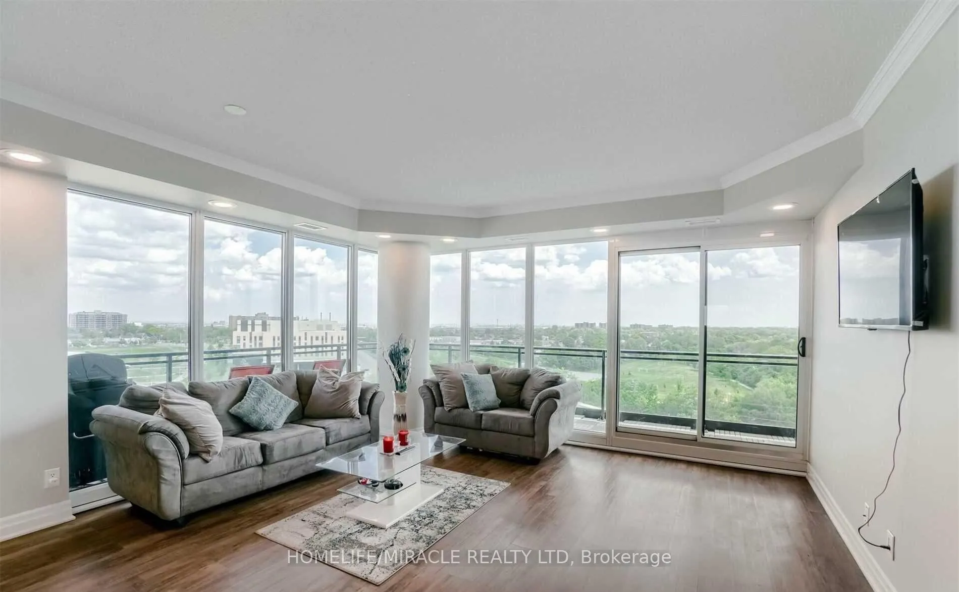 Photo 14 of Unit 1002, 100 John Street, Brampton, Downtown Brampton — HOMEH