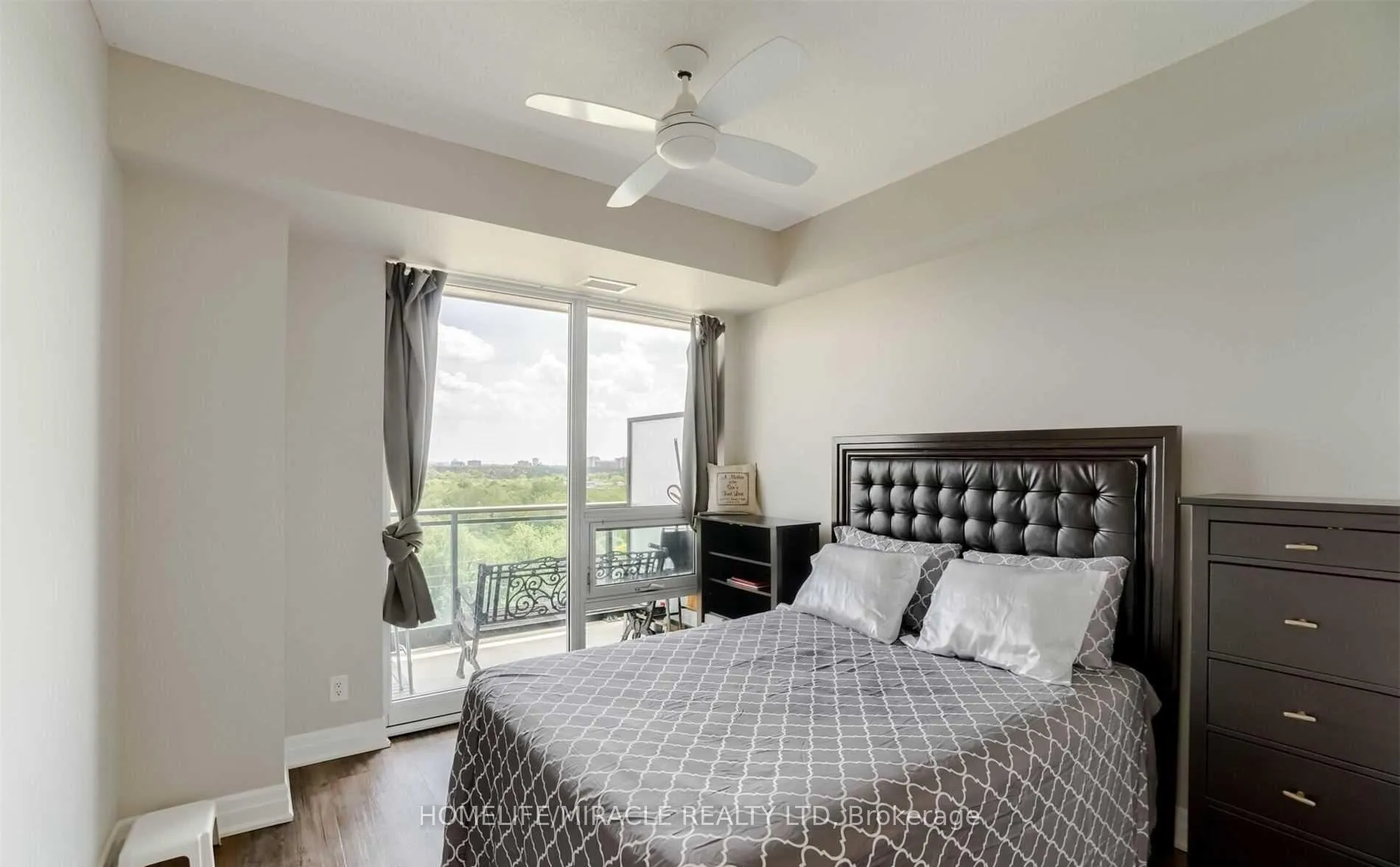 Photo 15 of Unit 1002, 100 John Street, Brampton, Downtown Brampton — HOMEH
