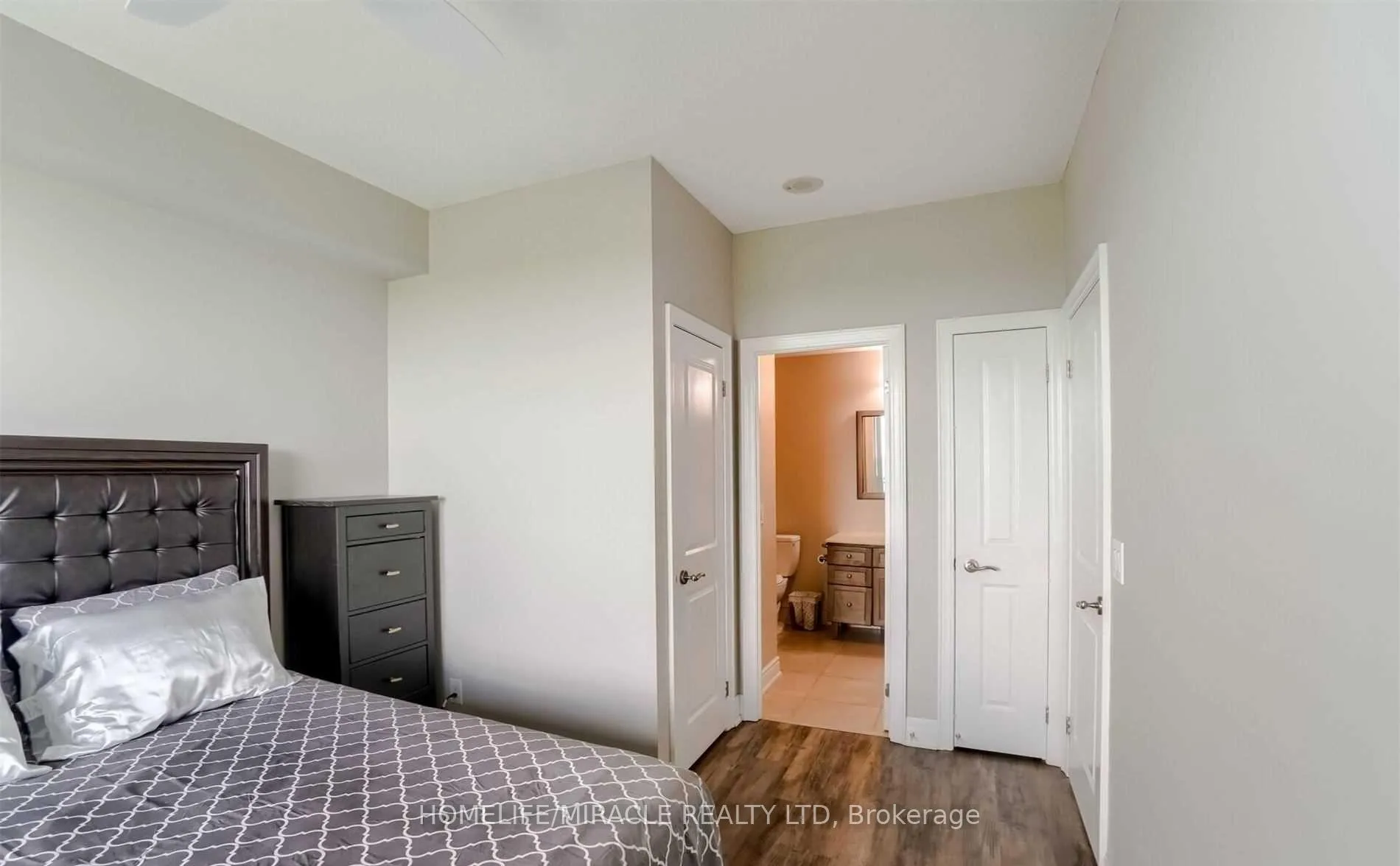 Photo 16 of Unit 1002, 100 John Street, Brampton, Downtown Brampton — HOMEH