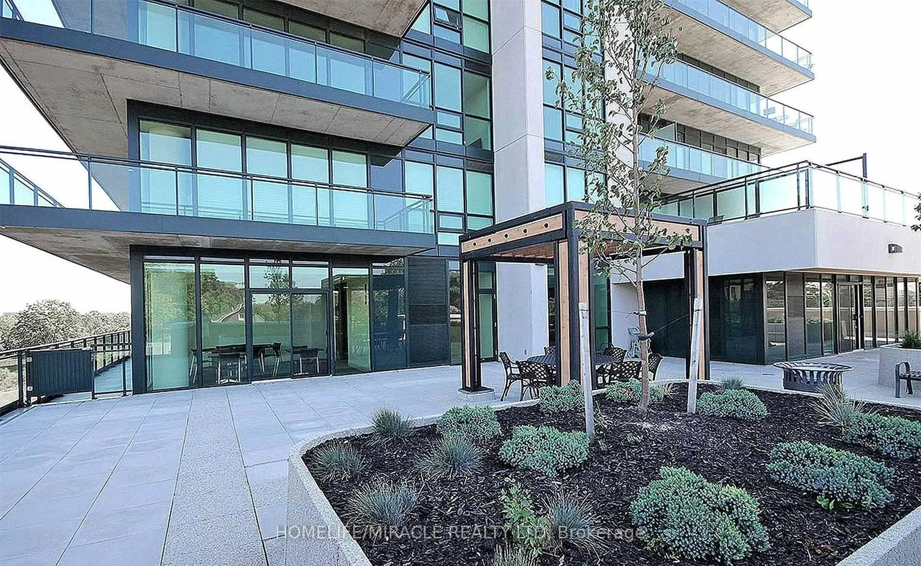 Photo 37 of Unit 1002, 100 John Street, Brampton, Downtown Brampton — HOMEH