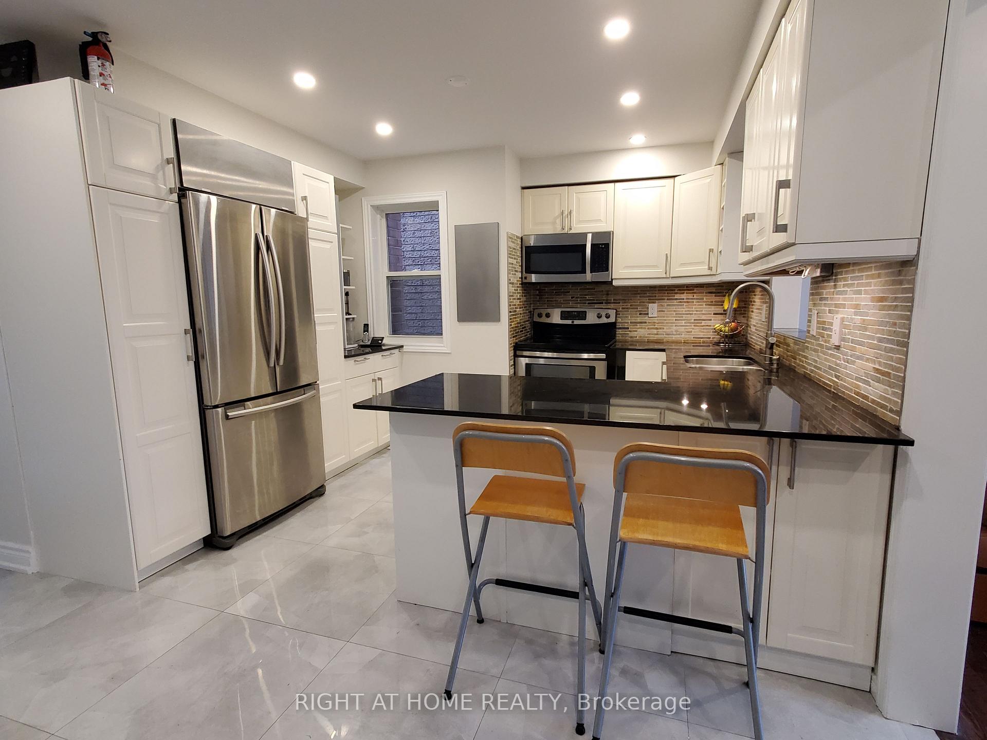 Photo 2 of 59 Sassafras Circle, Vaughan, Patterson — HOMEH